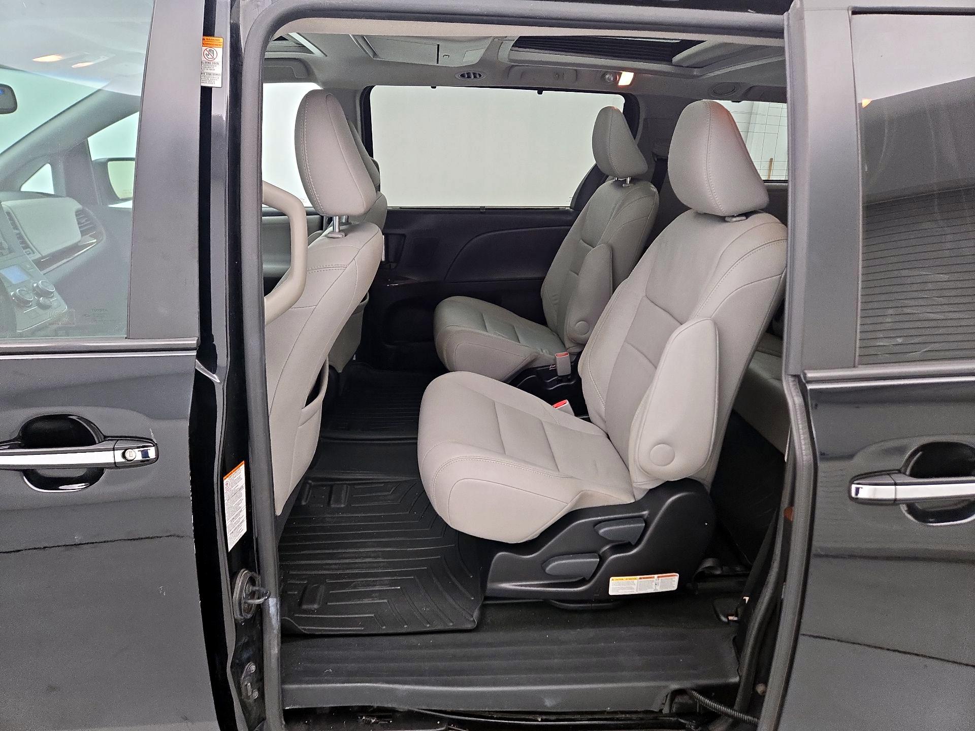 Thumbnail: 2016 Toyota Sienna - 20