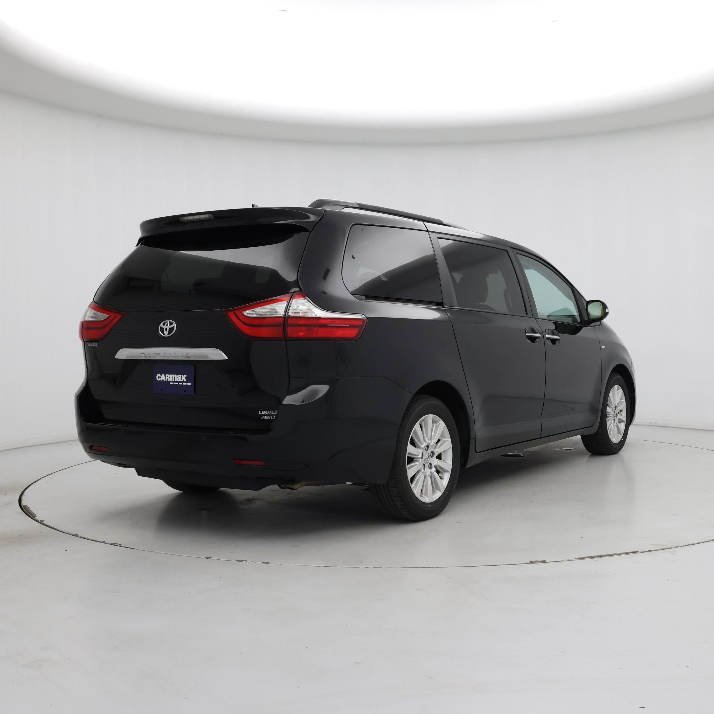 Thumbnail: 2016 Toyota Sienna - 8