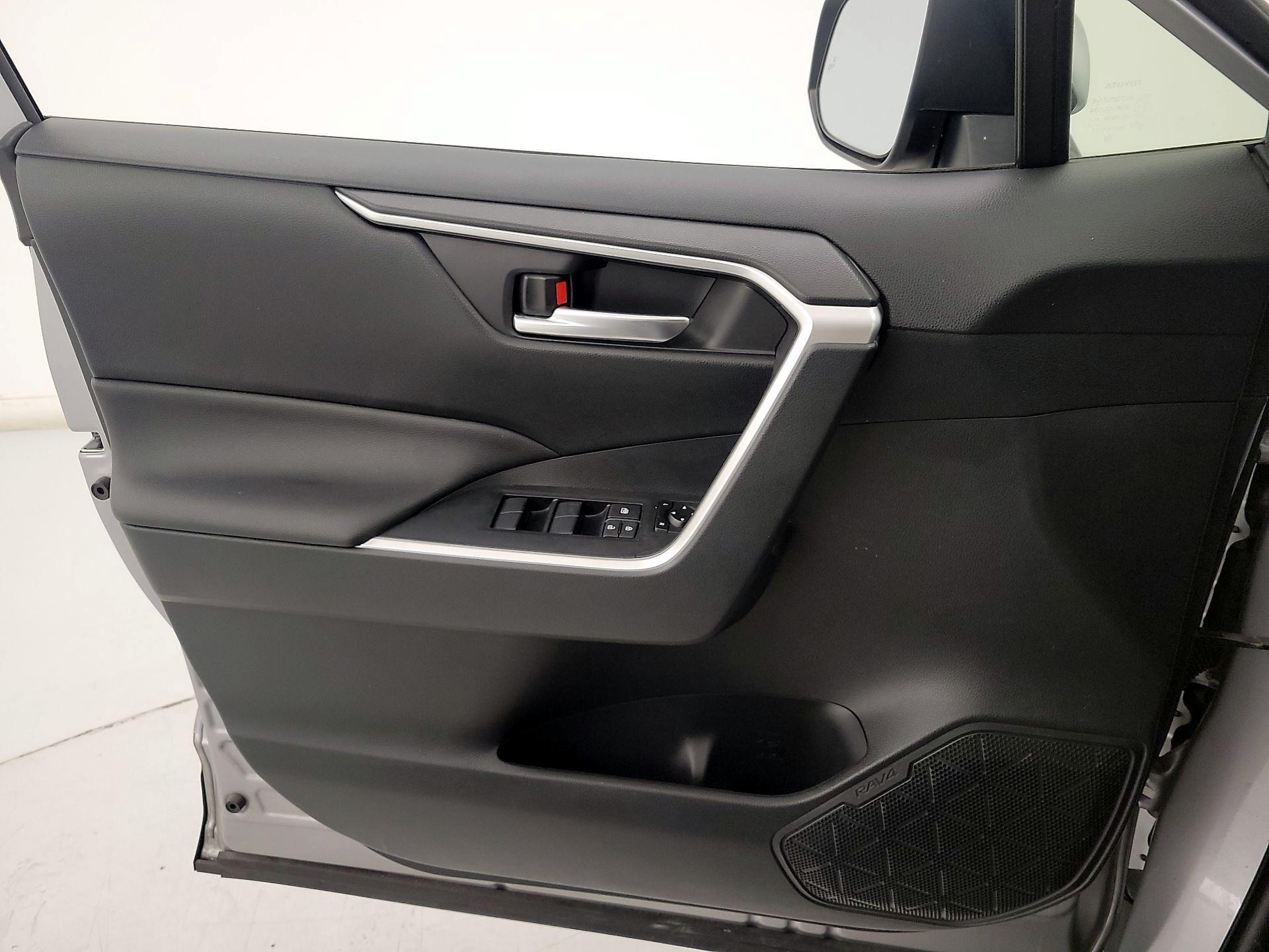 Thumbnail: 2020 Toyota RAV4 - 12