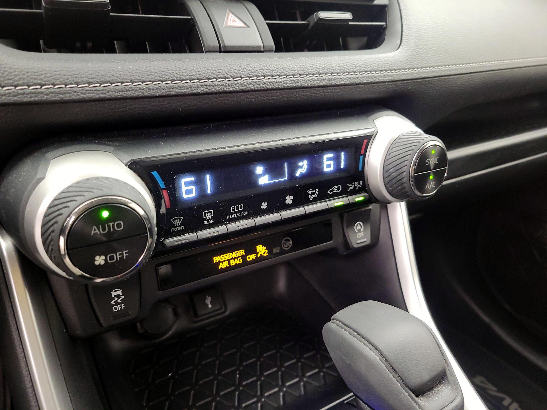 Thumbnail: 2020 Toyota RAV4 - 14