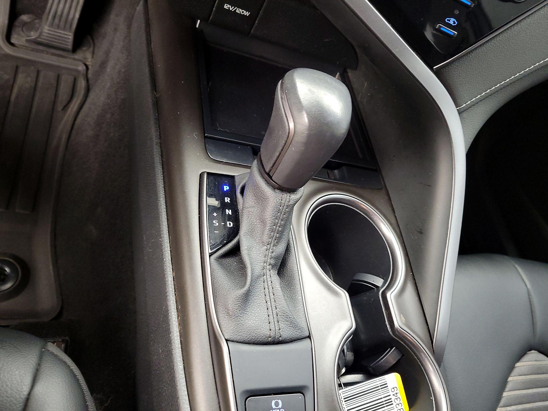 Thumbnail: 2021 Toyota Camry - 16