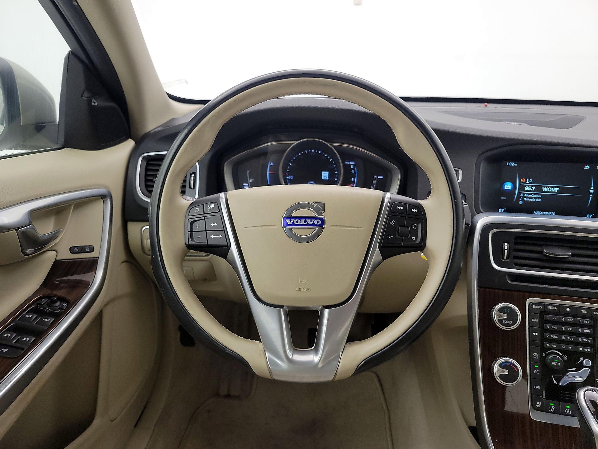Thumbnail: 2015 Volvo S60 - 10