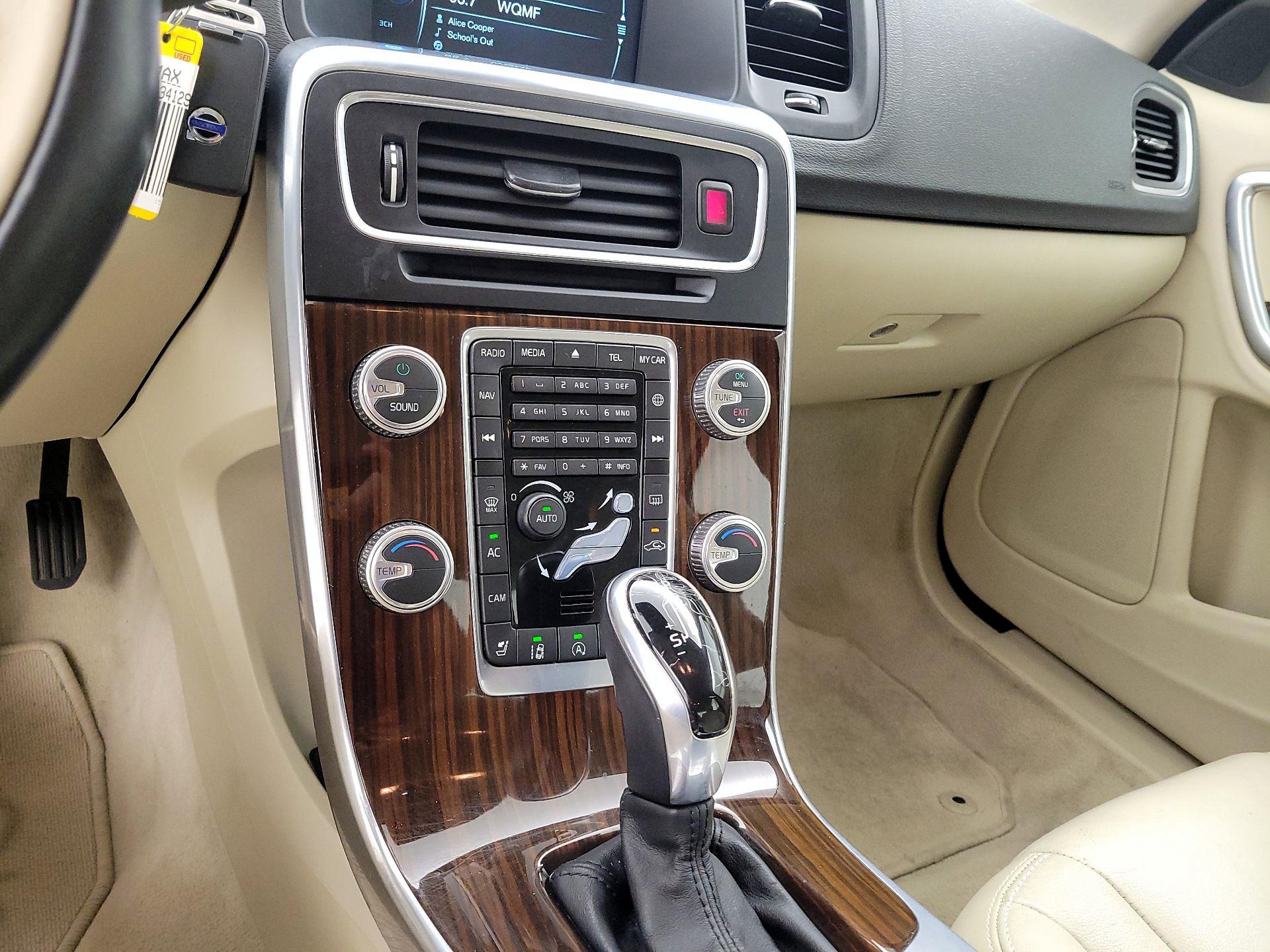 Thumbnail: 2015 Volvo S60 - 15