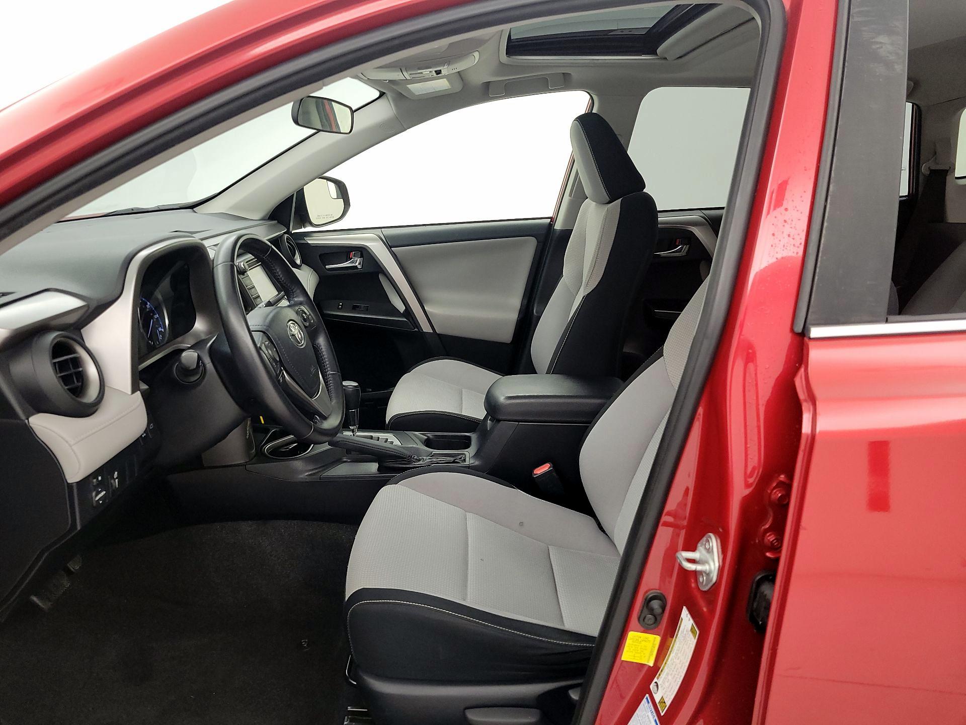 Thumbnail: 2016 Toyota RAV4 - 11