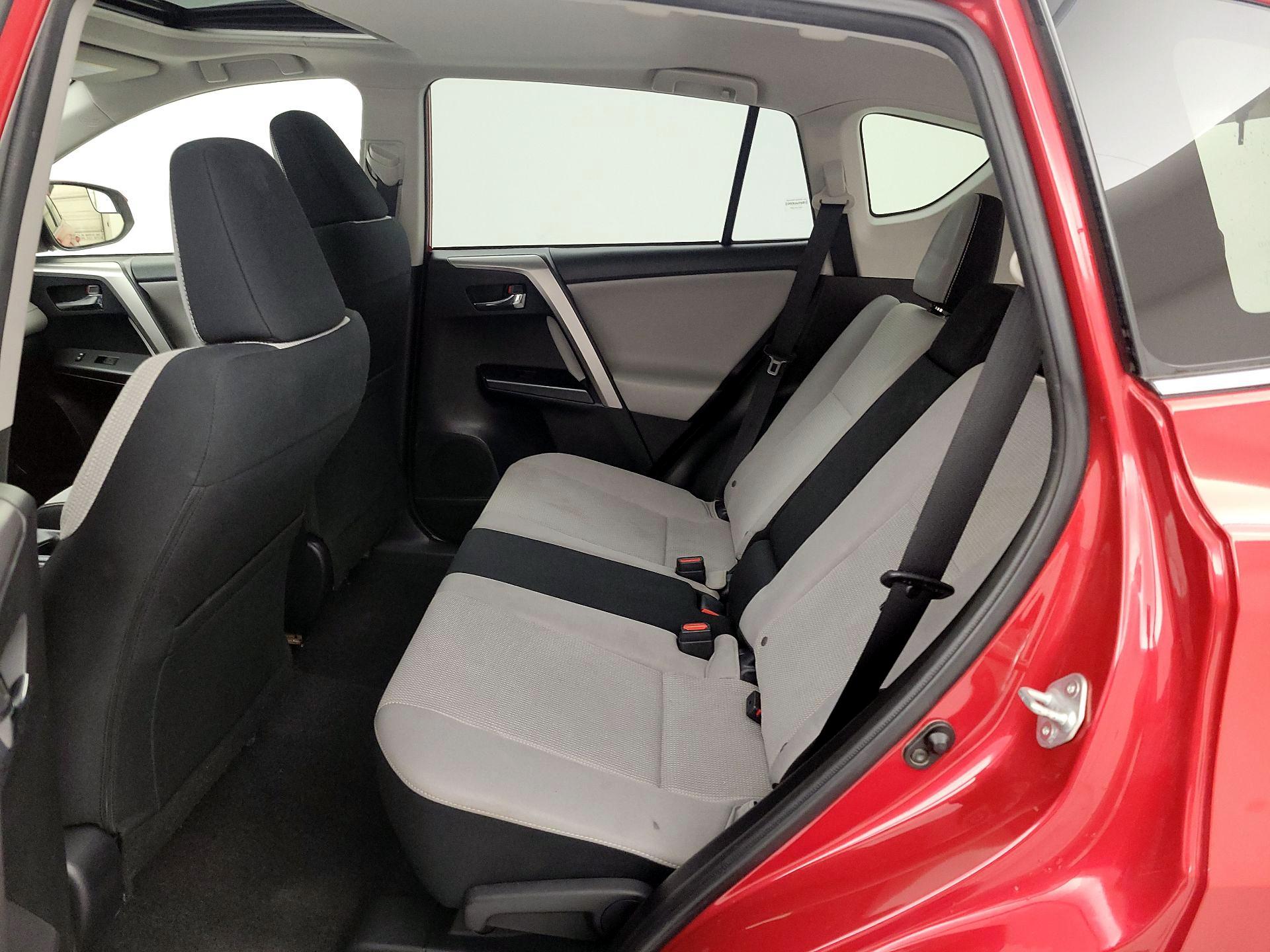 Thumbnail: 2016 Toyota RAV4 - 16