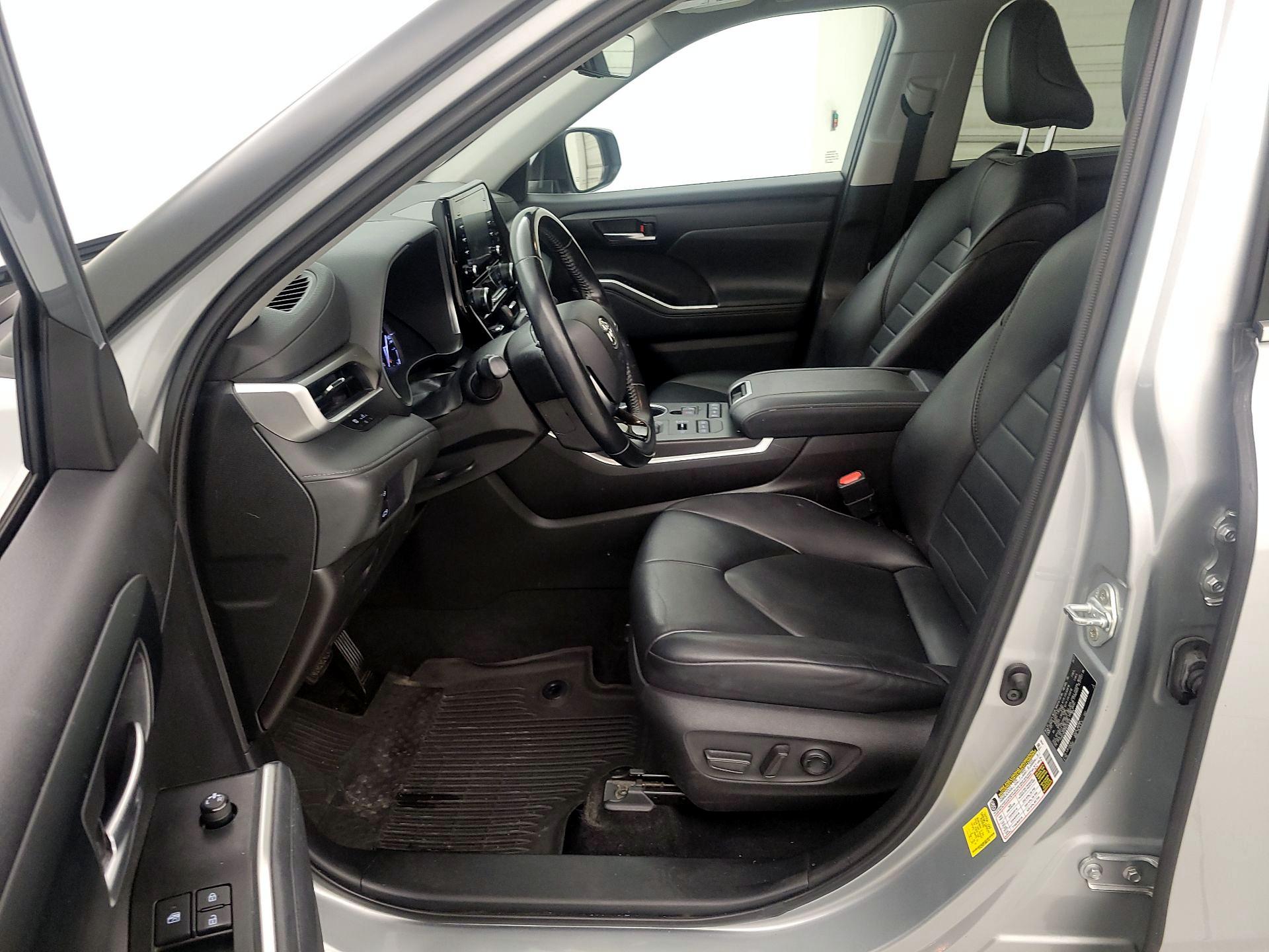 Thumbnail: 2021 Toyota Highlander - 11