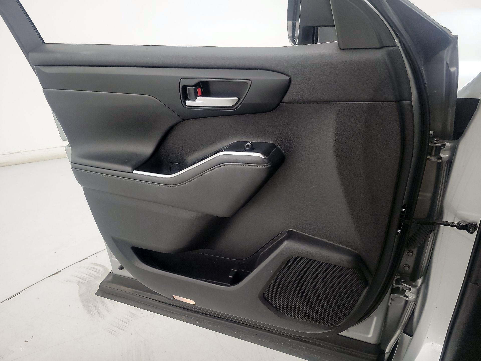 Thumbnail: 2021 Toyota Highlander - 12