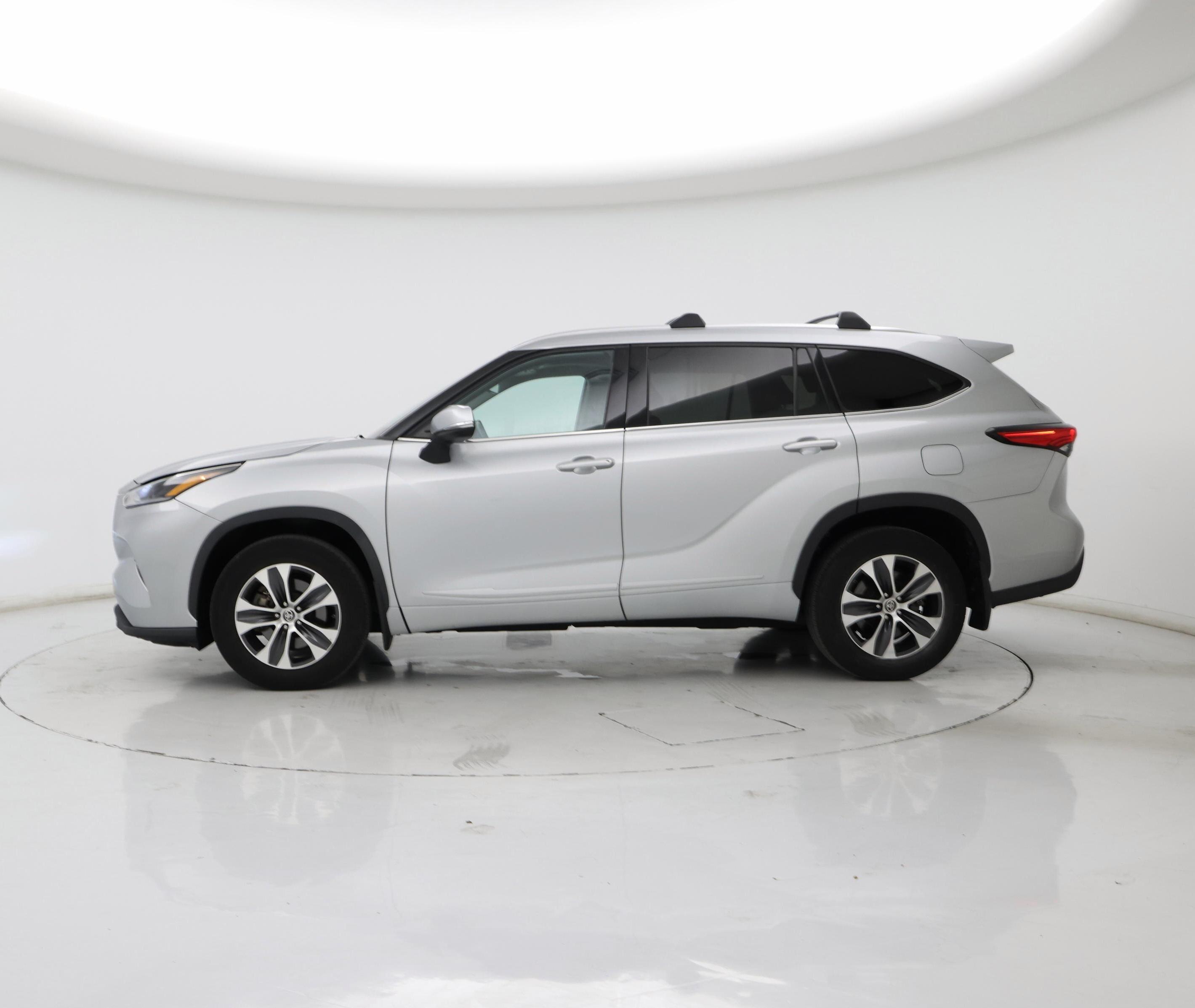 Thumbnail: 2021 Toyota Highlander - 3
