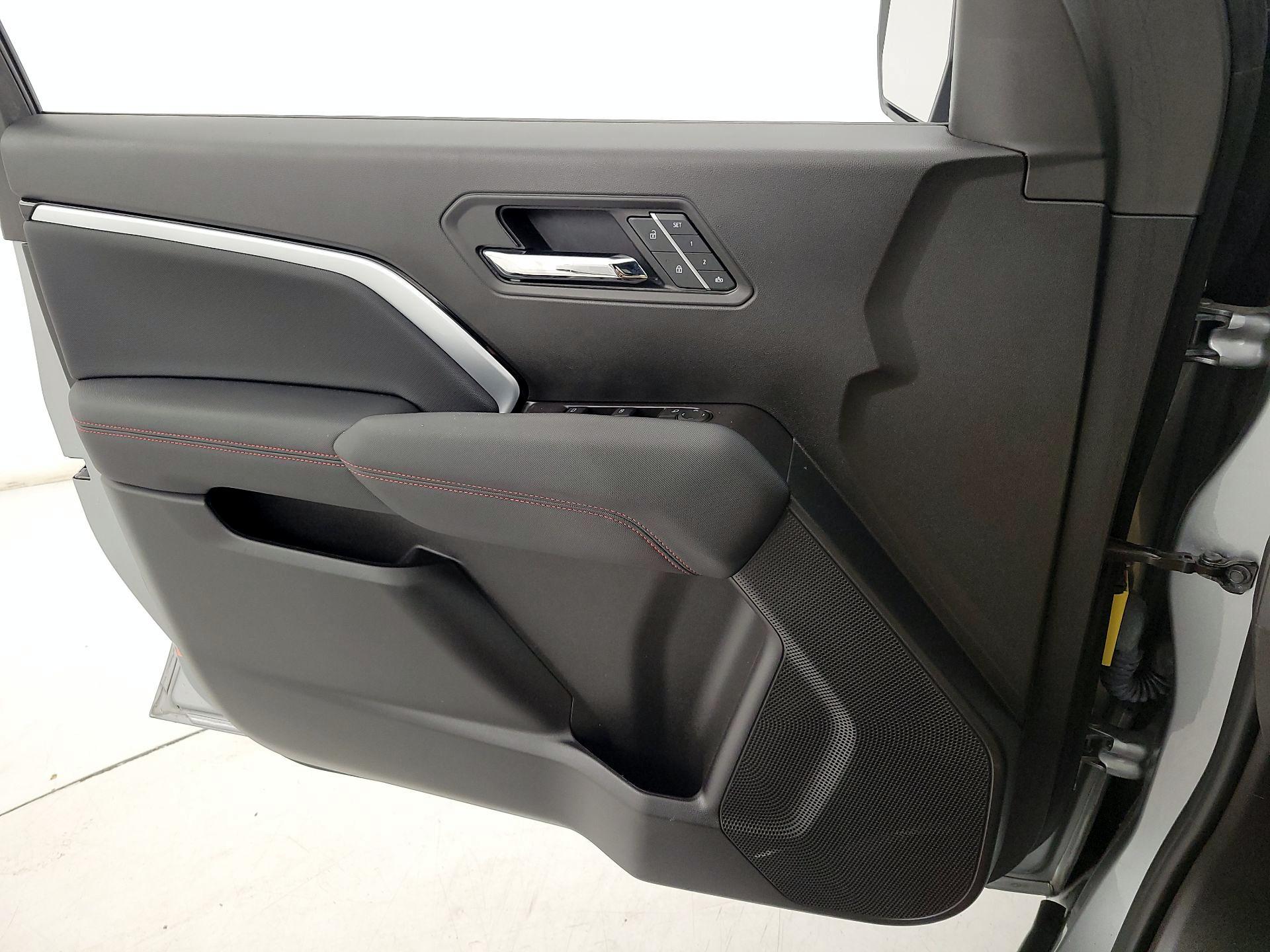 Thumbnail: 2023 Chevrolet Colorado - 12
