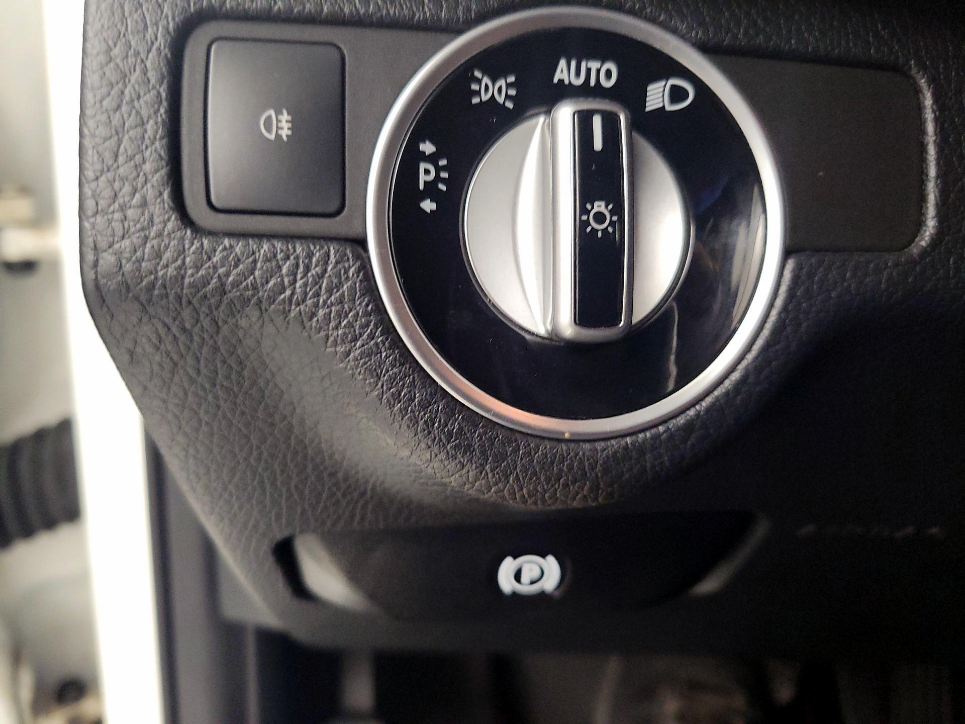 Thumbnail: 2015 Mercedes-Benz GLK - 13