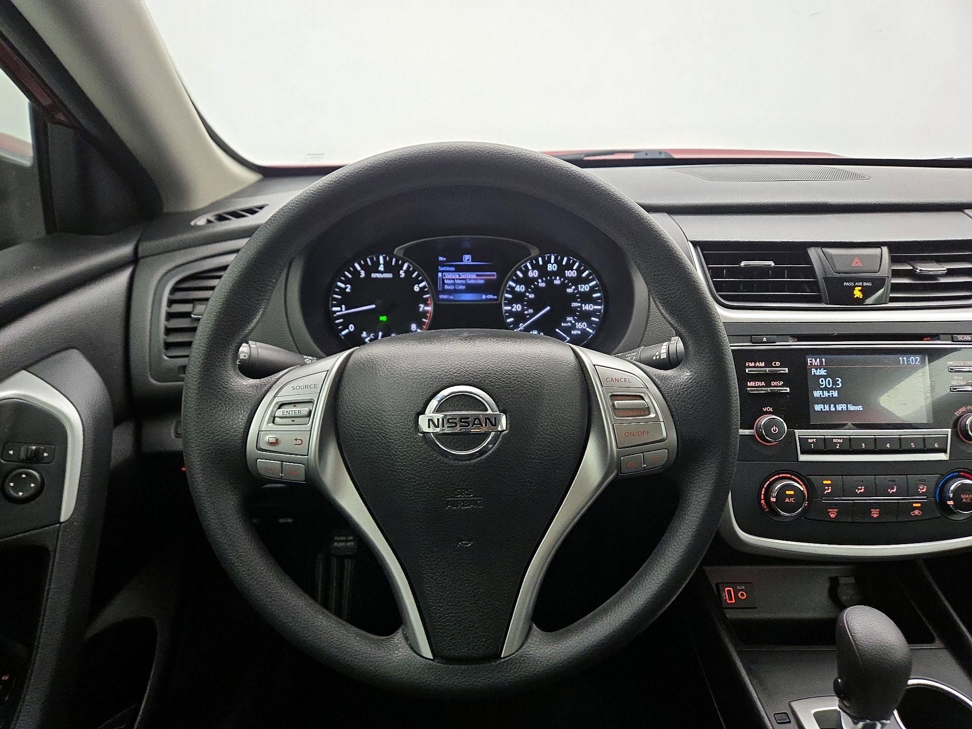 Thumbnail: 2017 Nissan Altima - 10