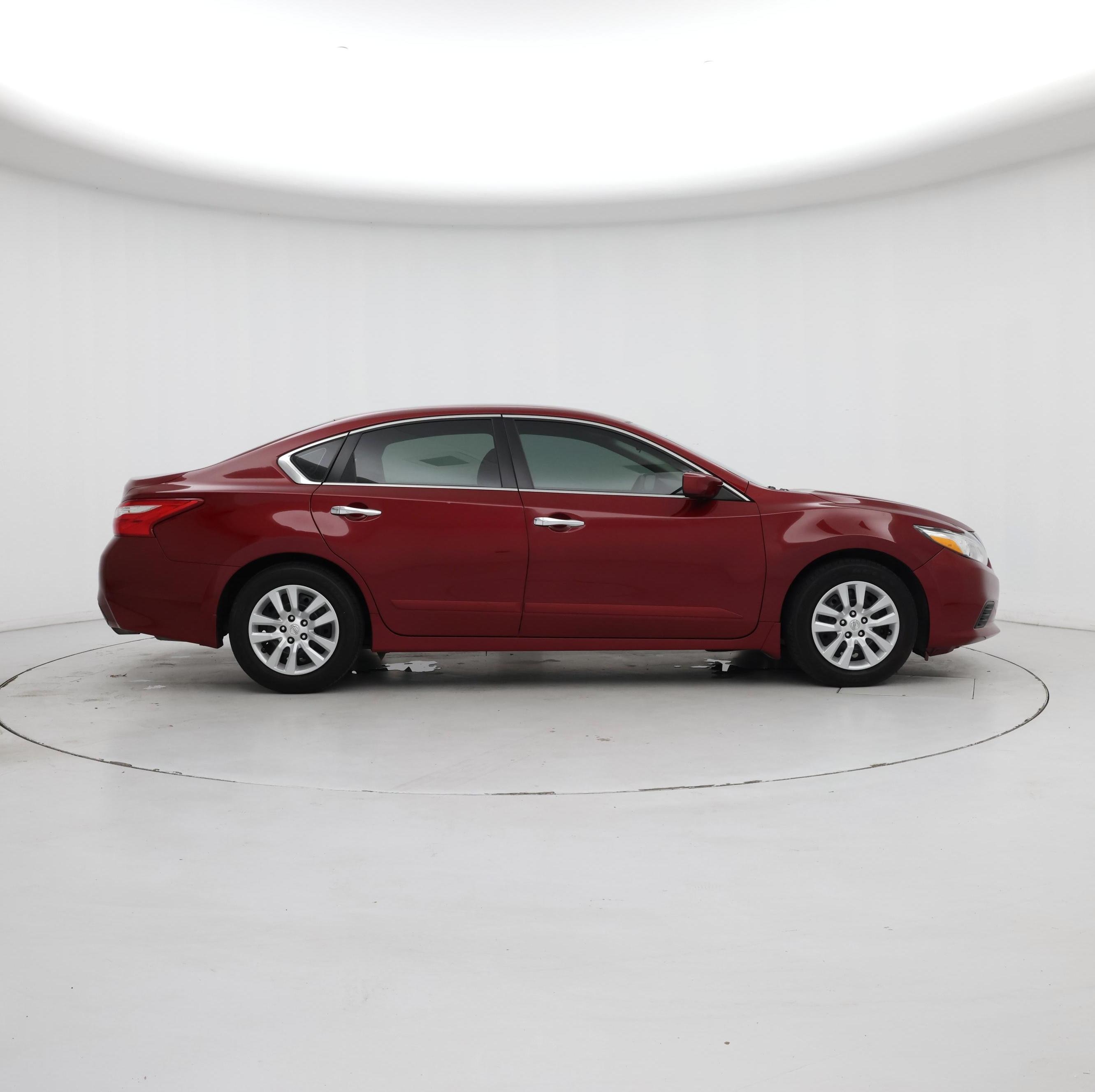 Thumbnail: 2017 Nissan Altima - 7