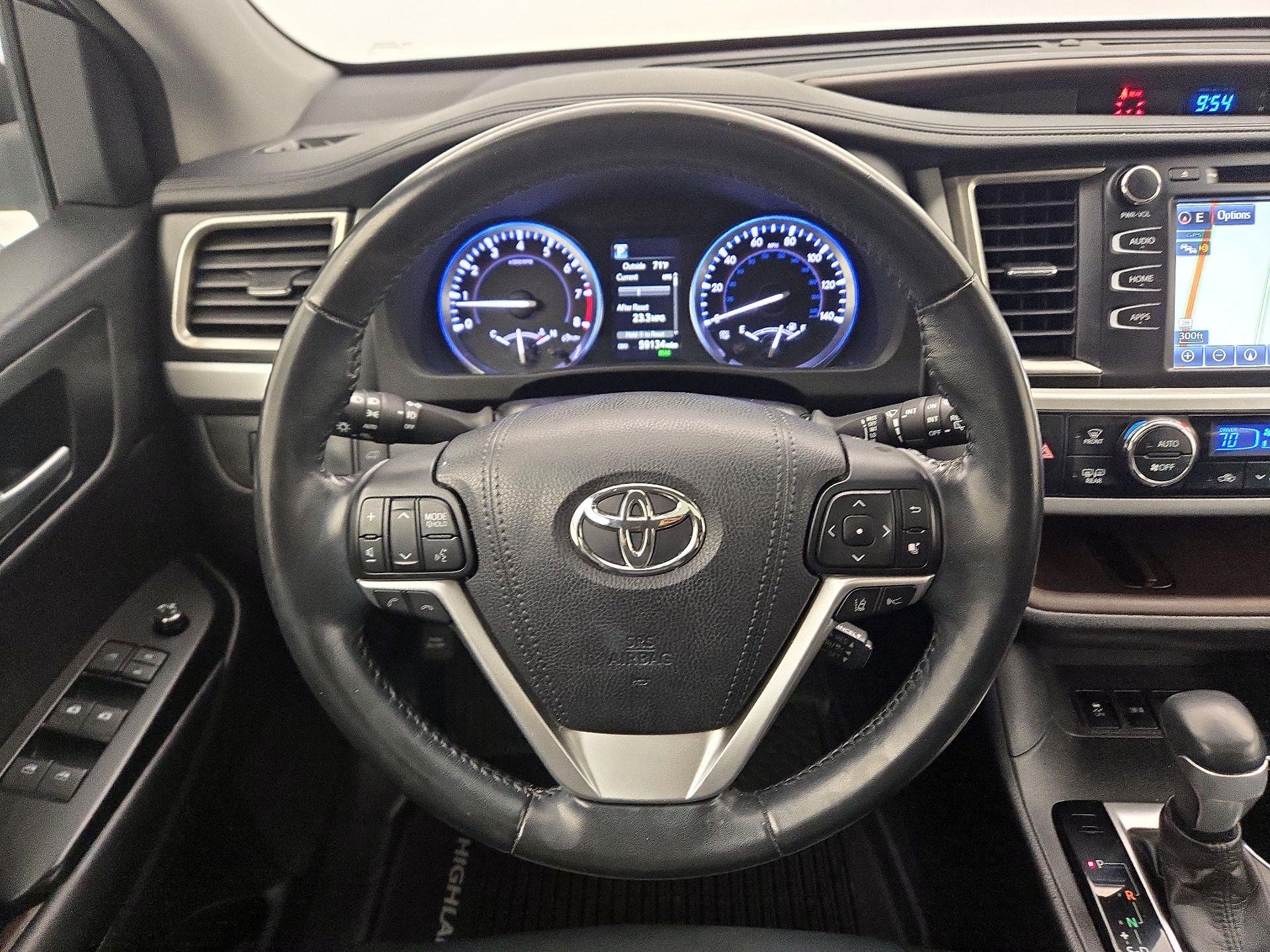 Thumbnail: 2017 Toyota Highlander - 10