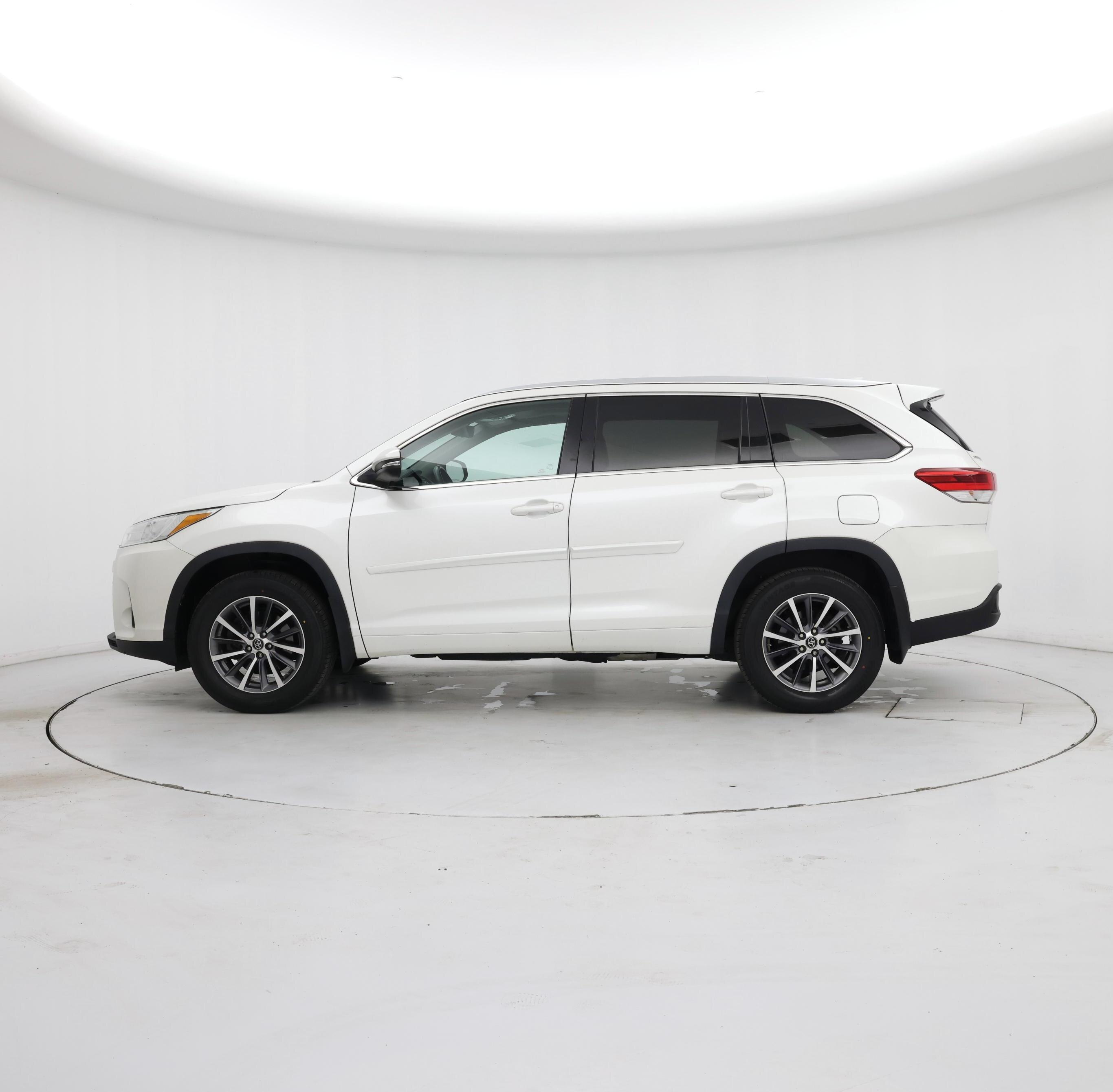 Thumbnail: 2017 Toyota Highlander - 3