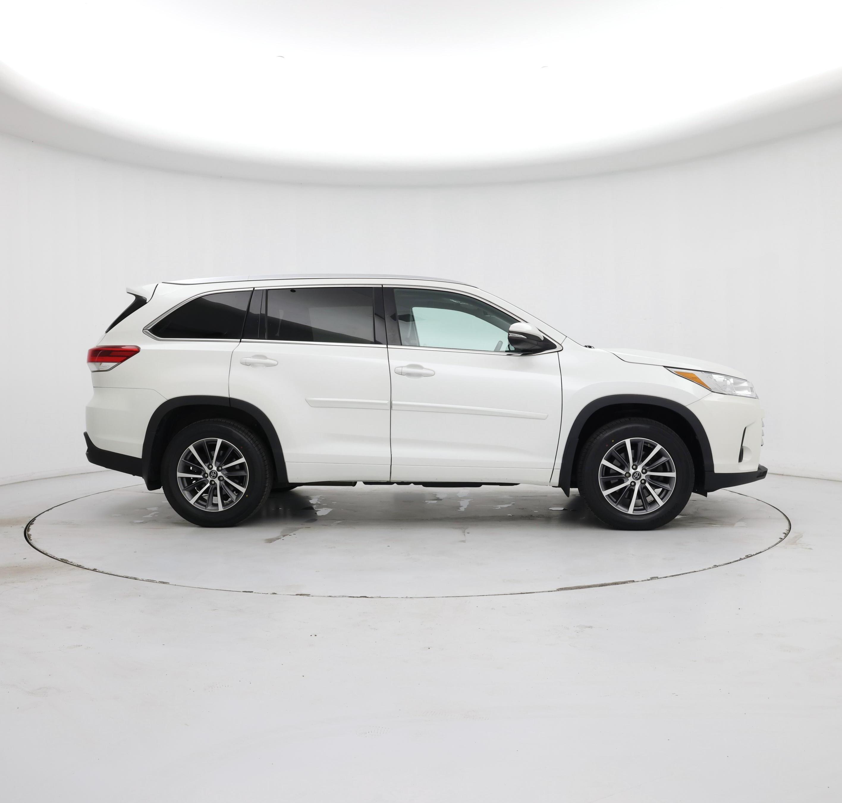 Thumbnail: 2017 Toyota Highlander - 7