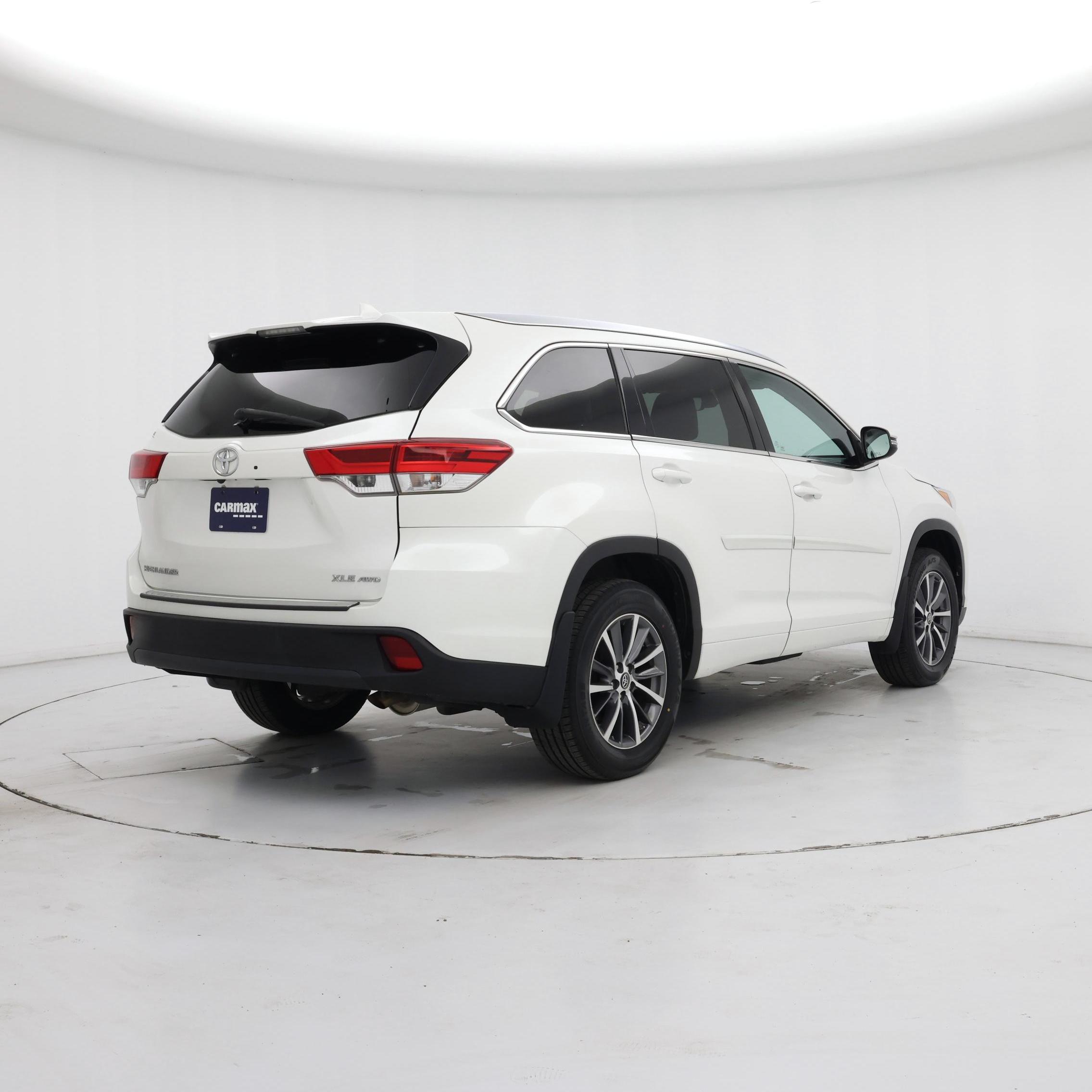 Thumbnail: 2017 Toyota Highlander - 8