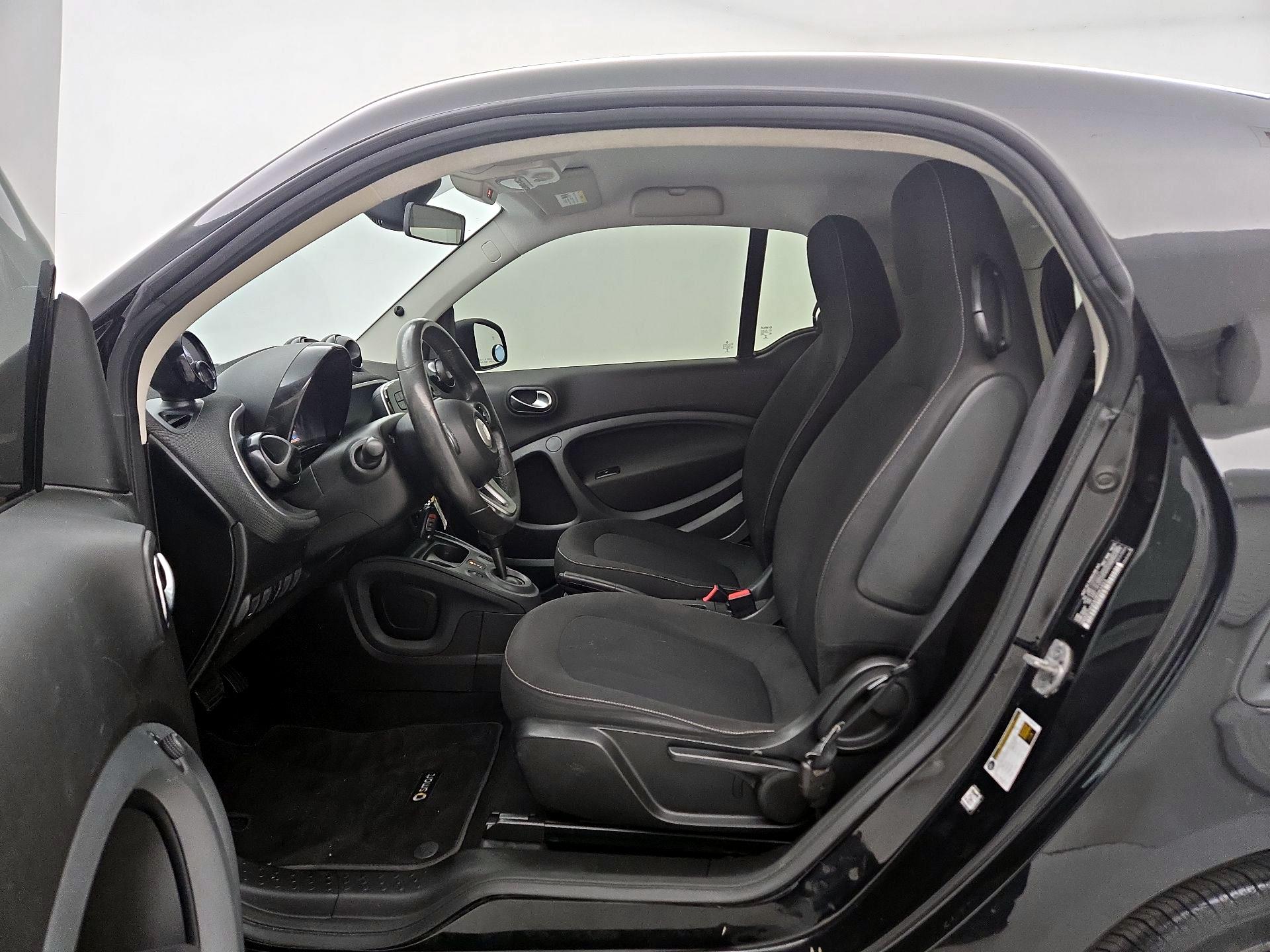 Thumbnail: 2016 smart fortwo - 11