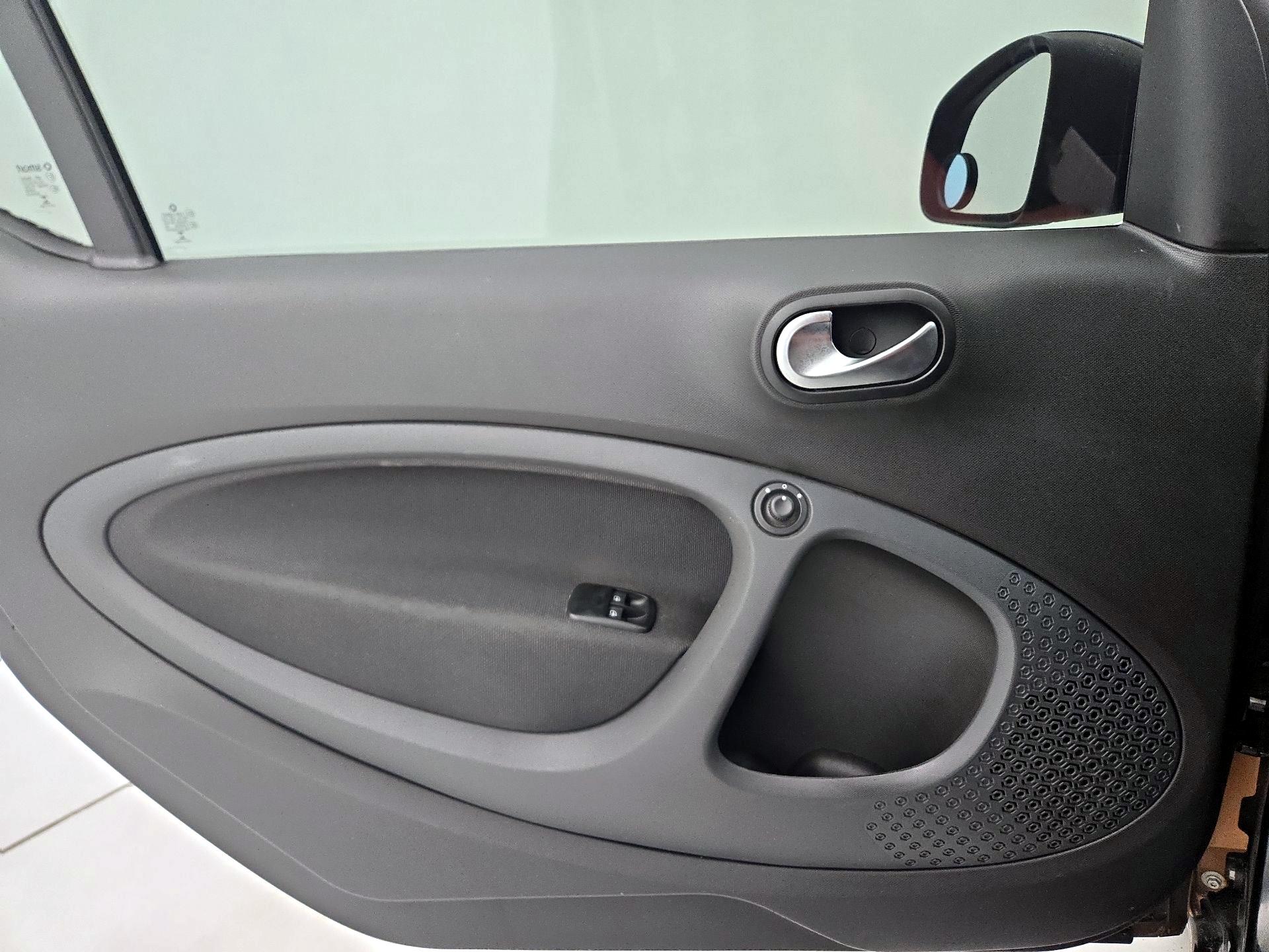 Thumbnail: 2016 smart fortwo - 12