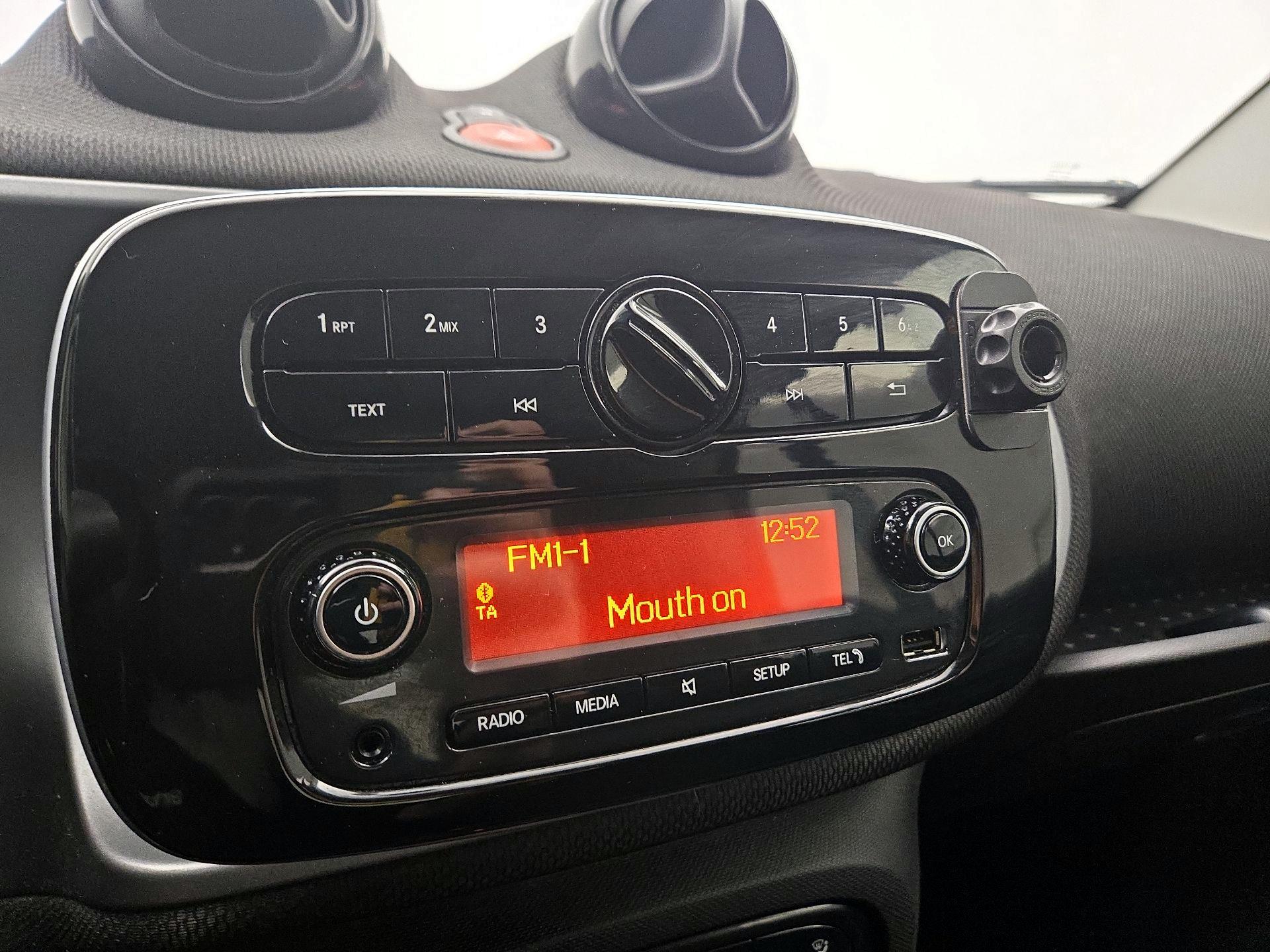 Thumbnail: 2016 smart fortwo - 13