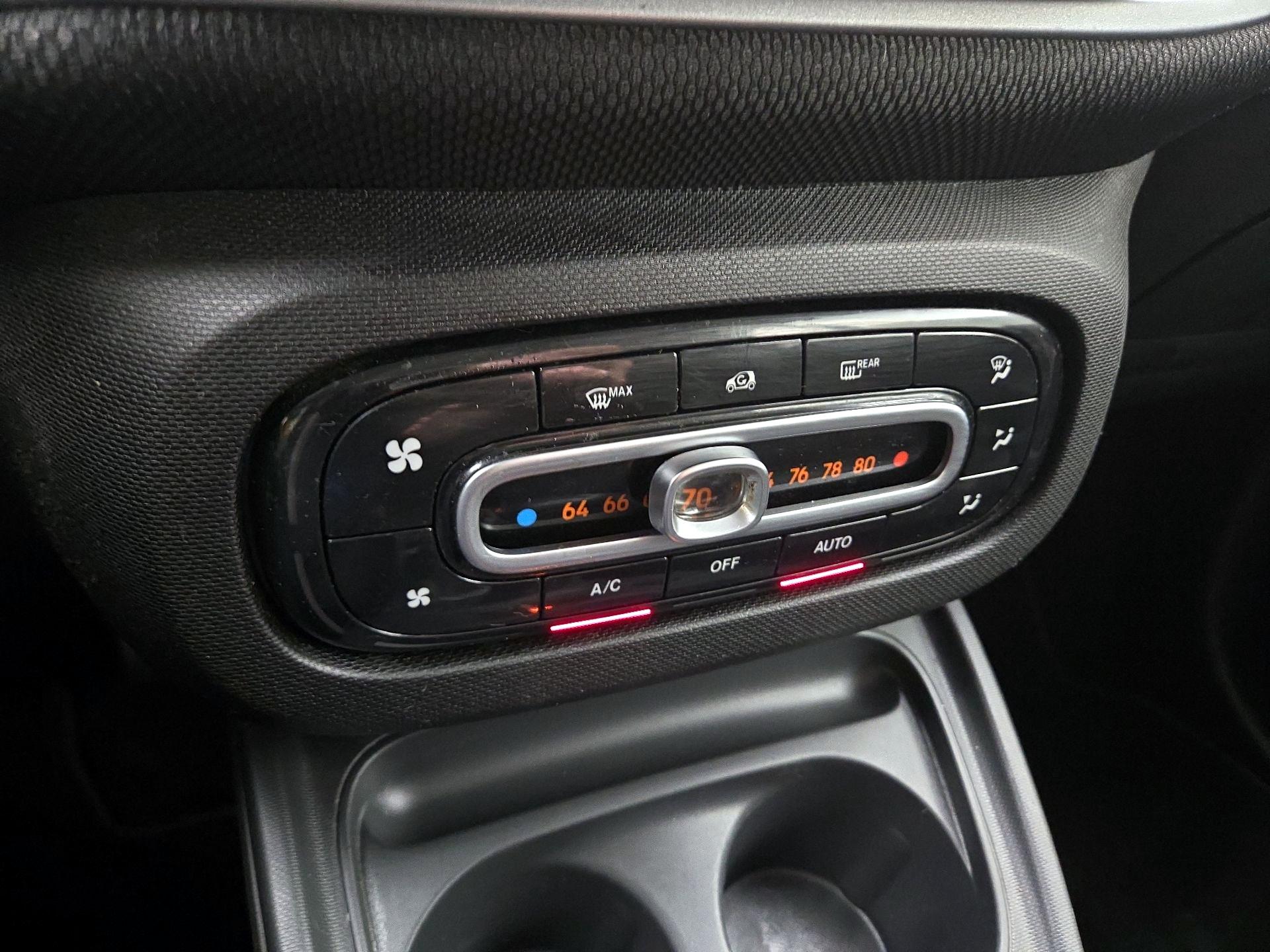 Thumbnail: 2016 smart fortwo - 14