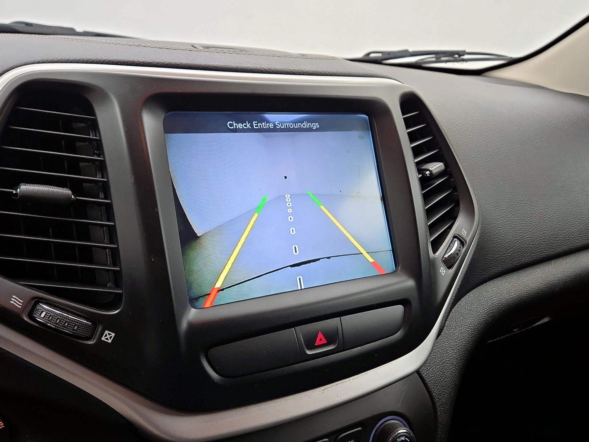 Thumbnail: 2018 Jeep Cherokee - 14