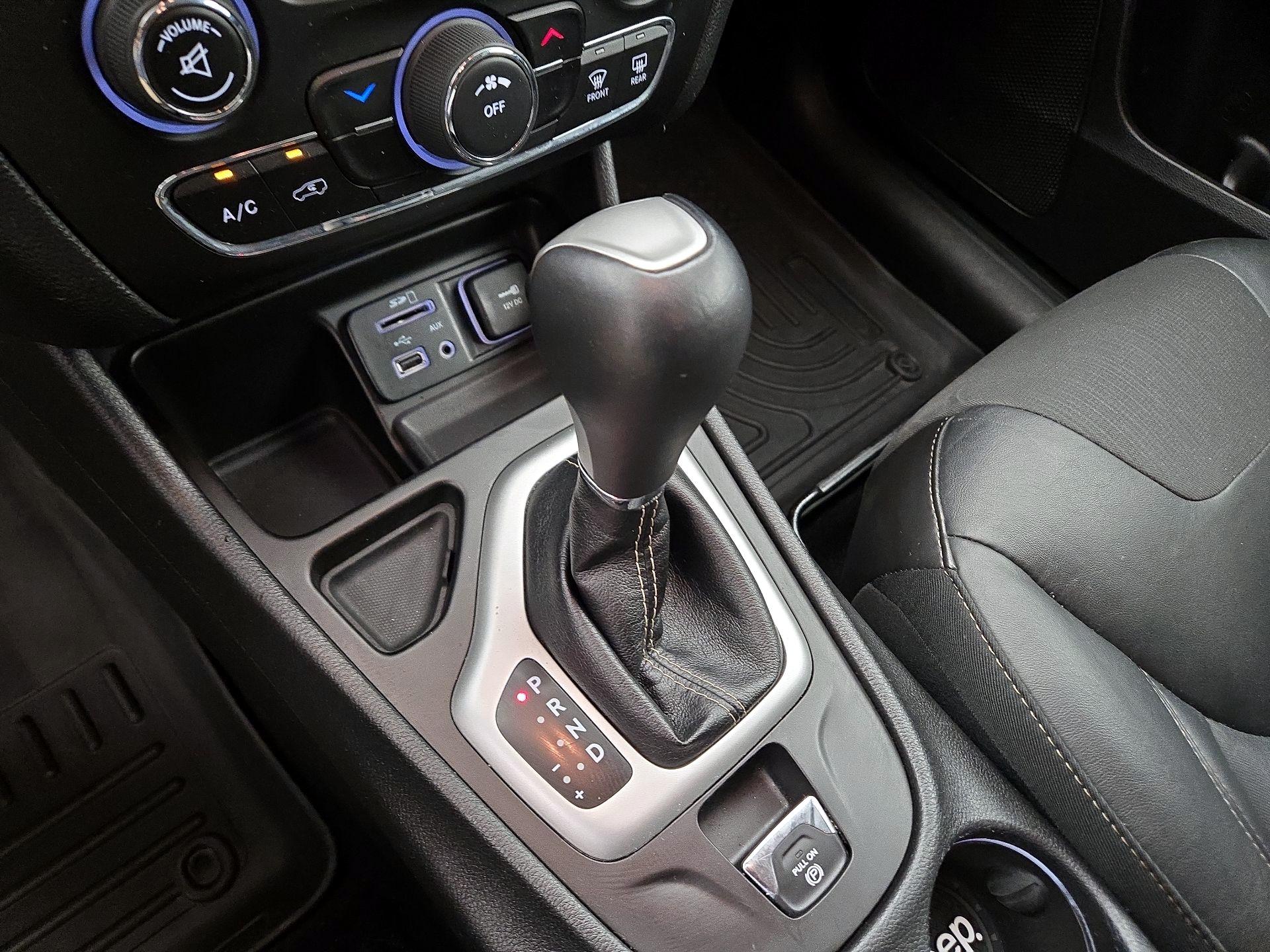 Thumbnail: 2018 Jeep Cherokee - 17