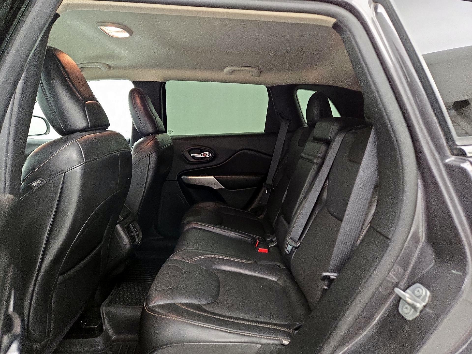 Thumbnail: 2018 Jeep Cherokee - 19