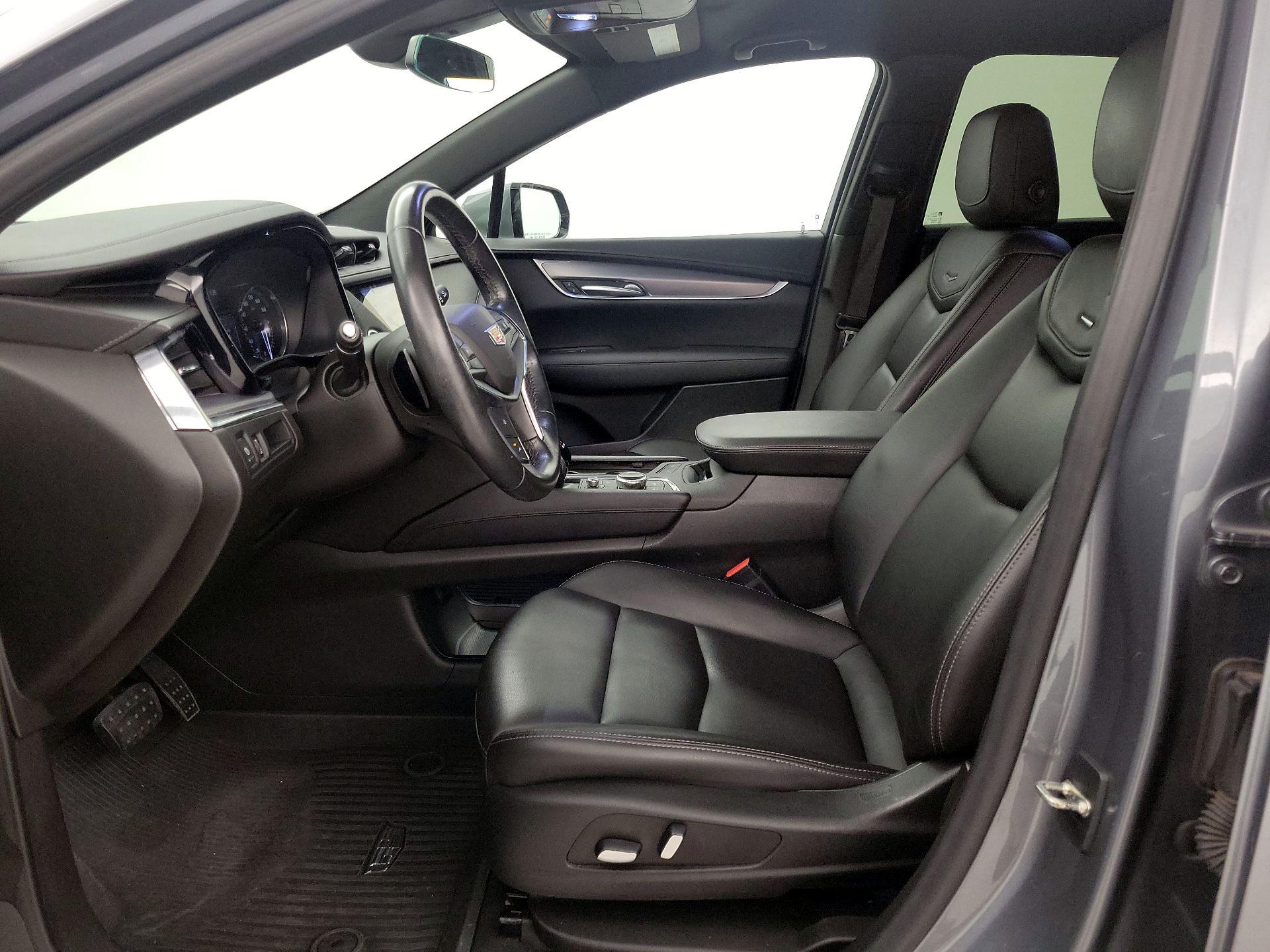 Thumbnail: 2021 Cadillac XT5 - 11