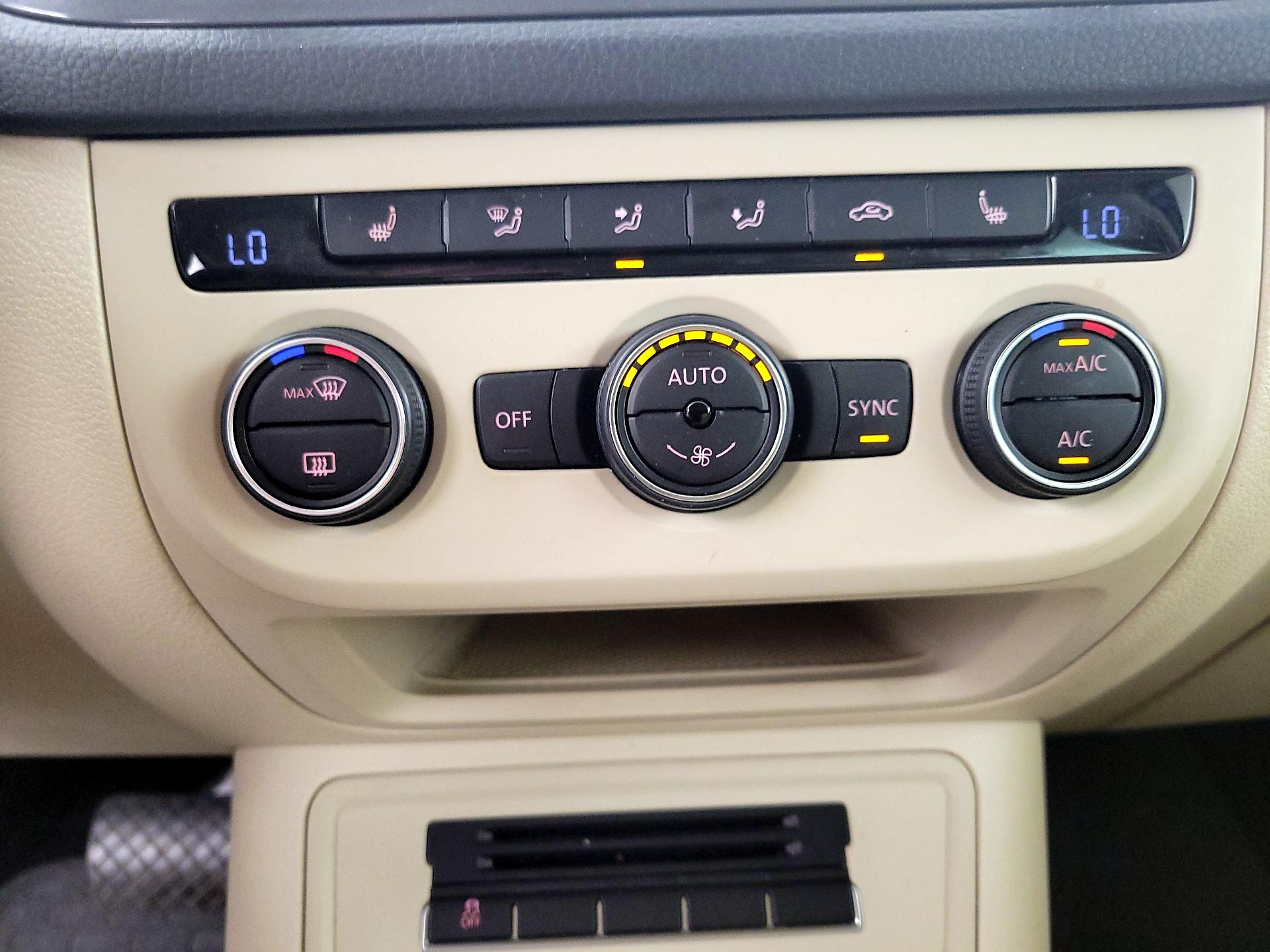 Thumbnail: 2017 Volkswagen Tiguan - 16