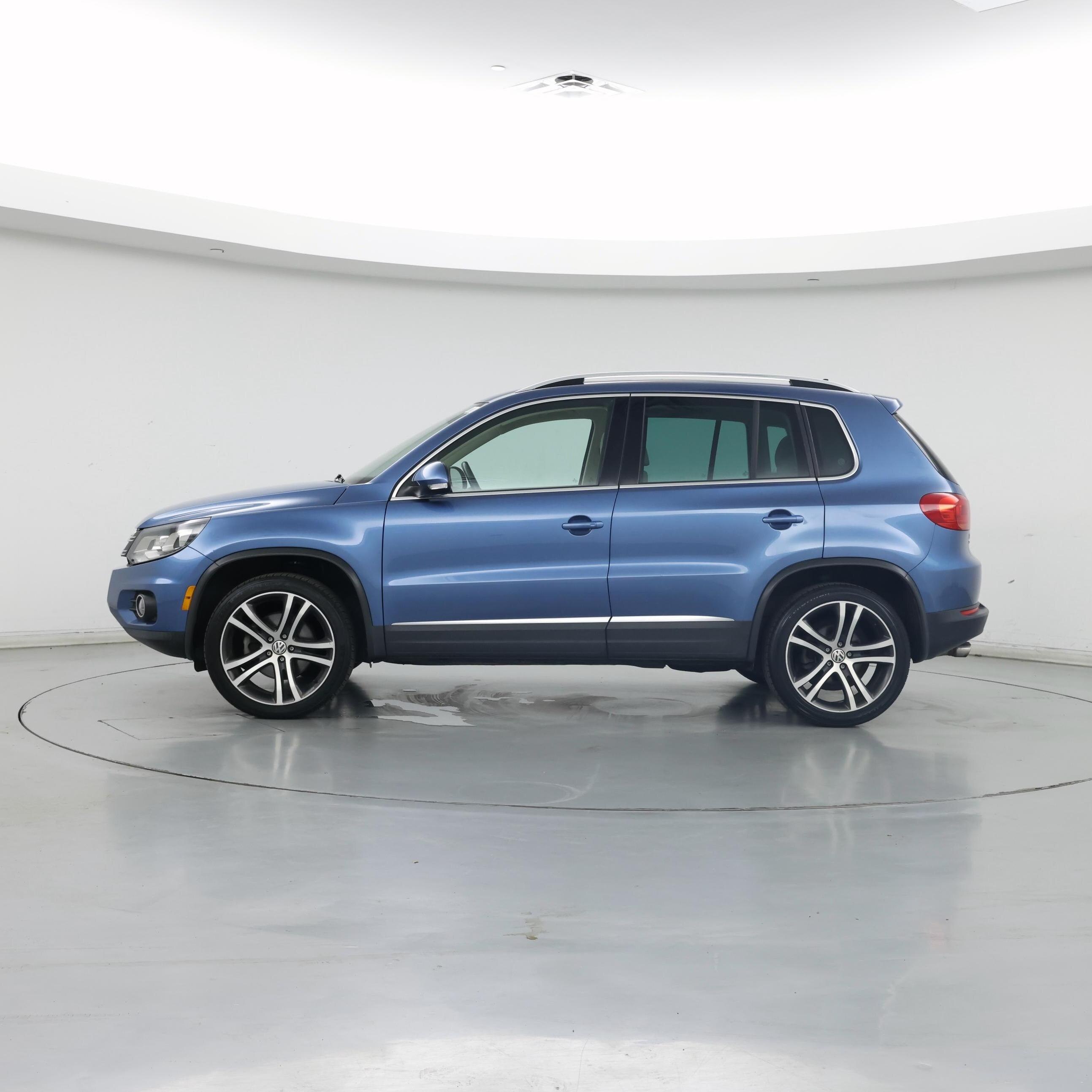 Thumbnail: 2017 Volkswagen Tiguan - 3