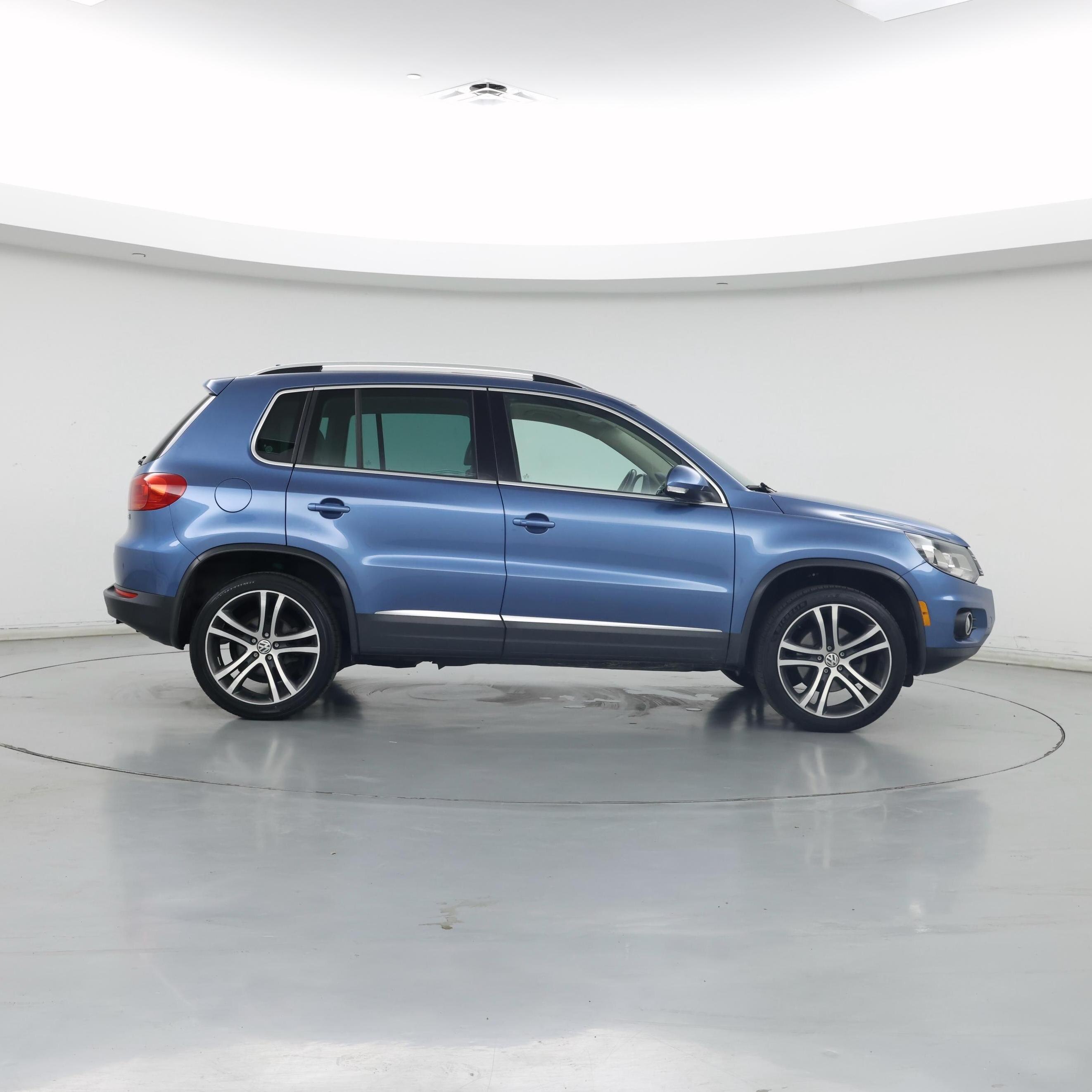 Thumbnail: 2017 Volkswagen Tiguan - 7