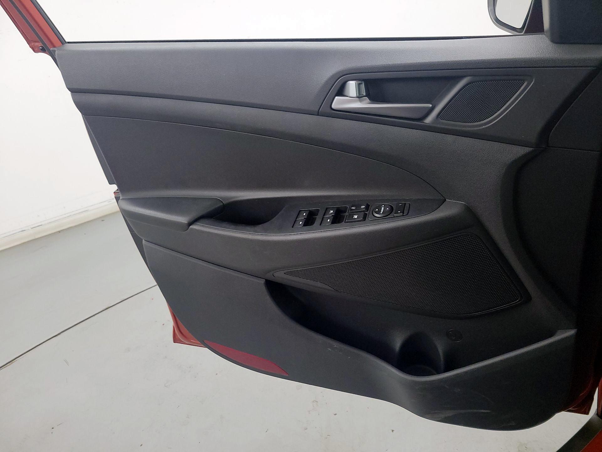 Thumbnail: 2016 Hyundai Tucson - 12