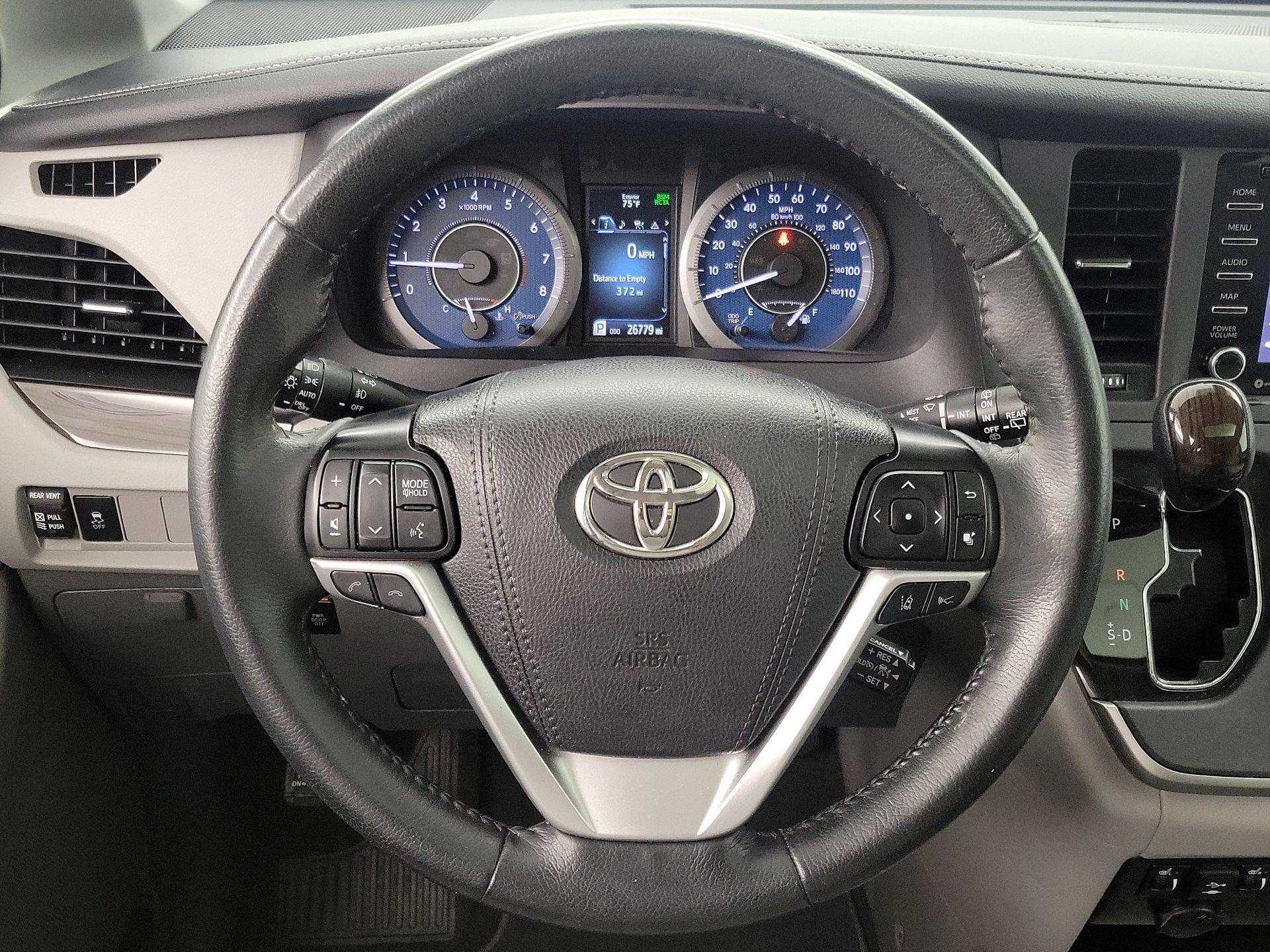 Thumbnail: 2020 Toyota Sienna - 10