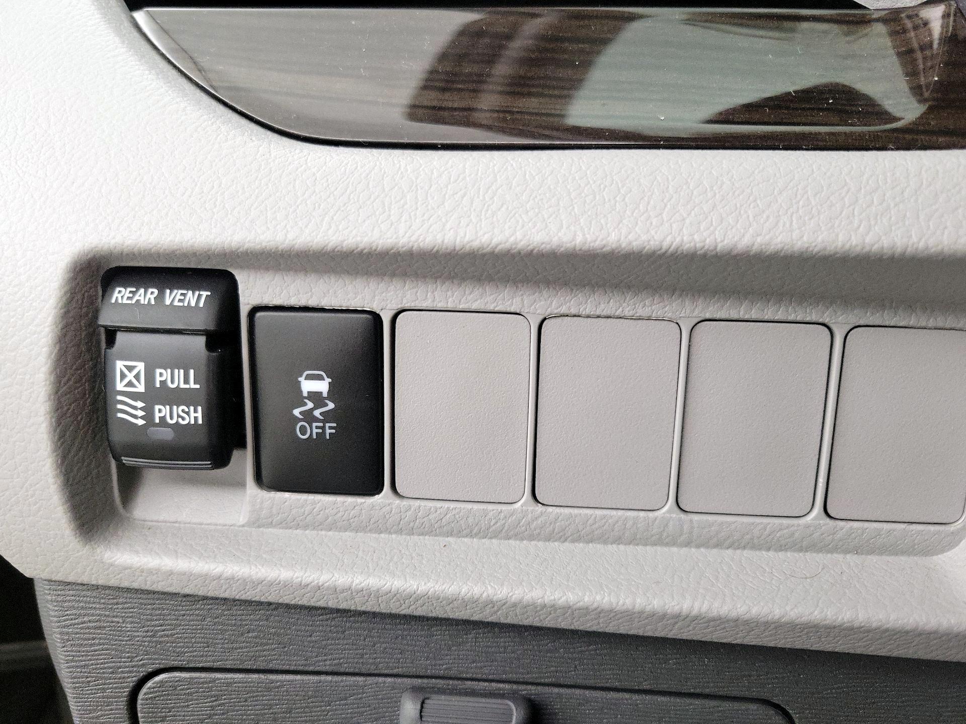 Thumbnail: 2020 Toyota Sienna - 13