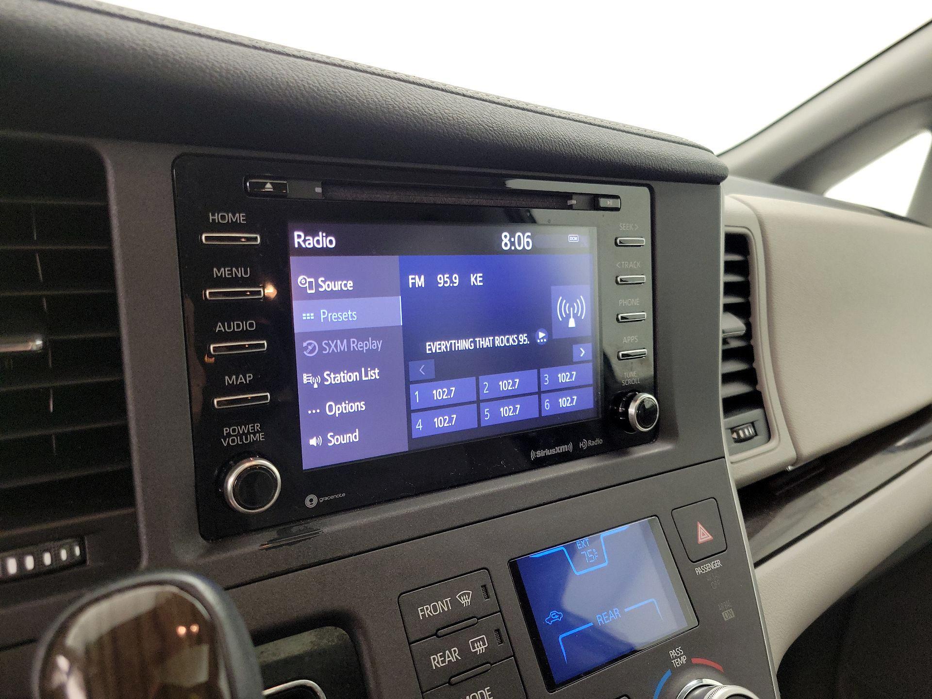 Thumbnail: 2020 Toyota Sienna - 15