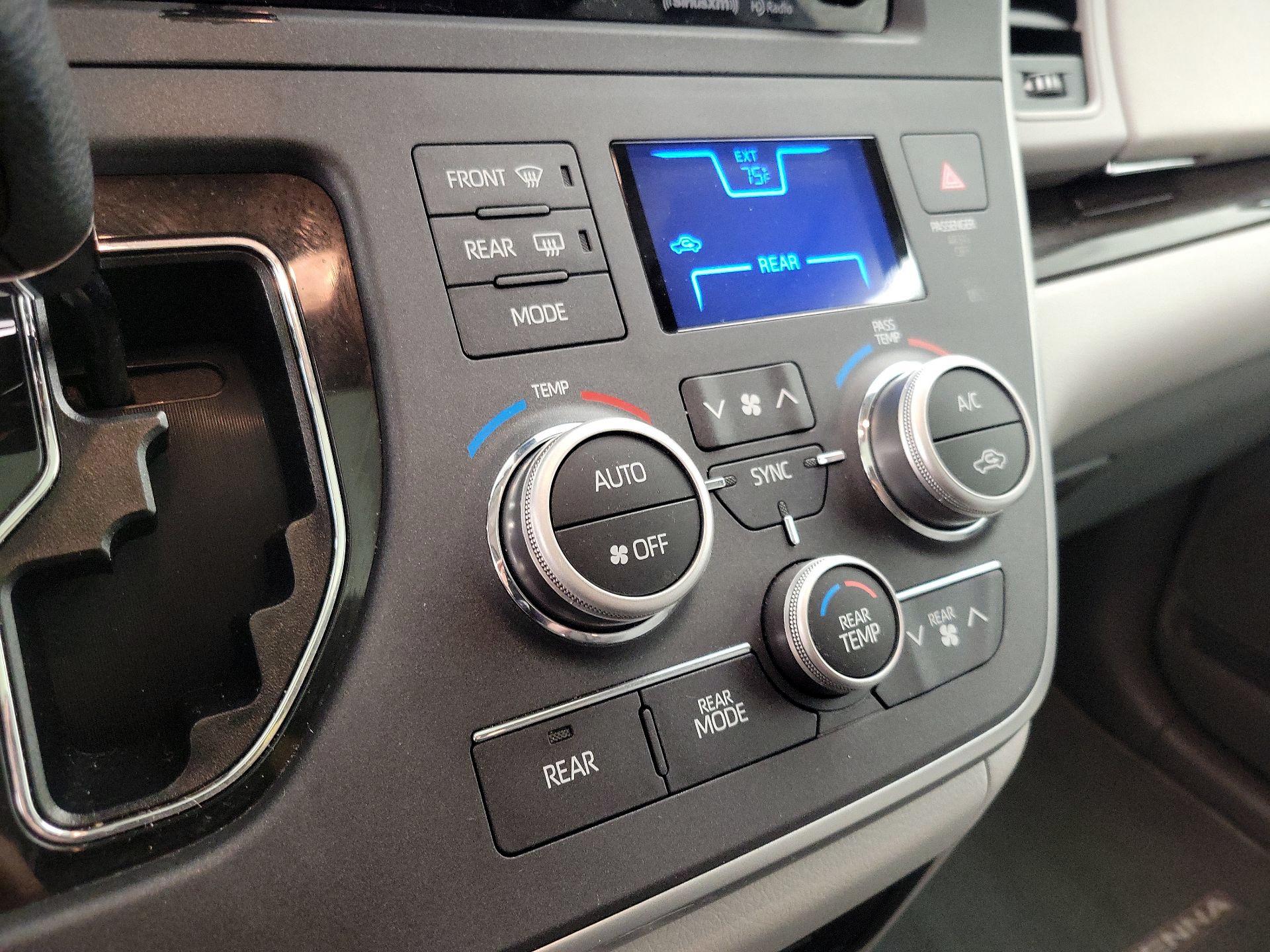 Thumbnail: 2020 Toyota Sienna - 16