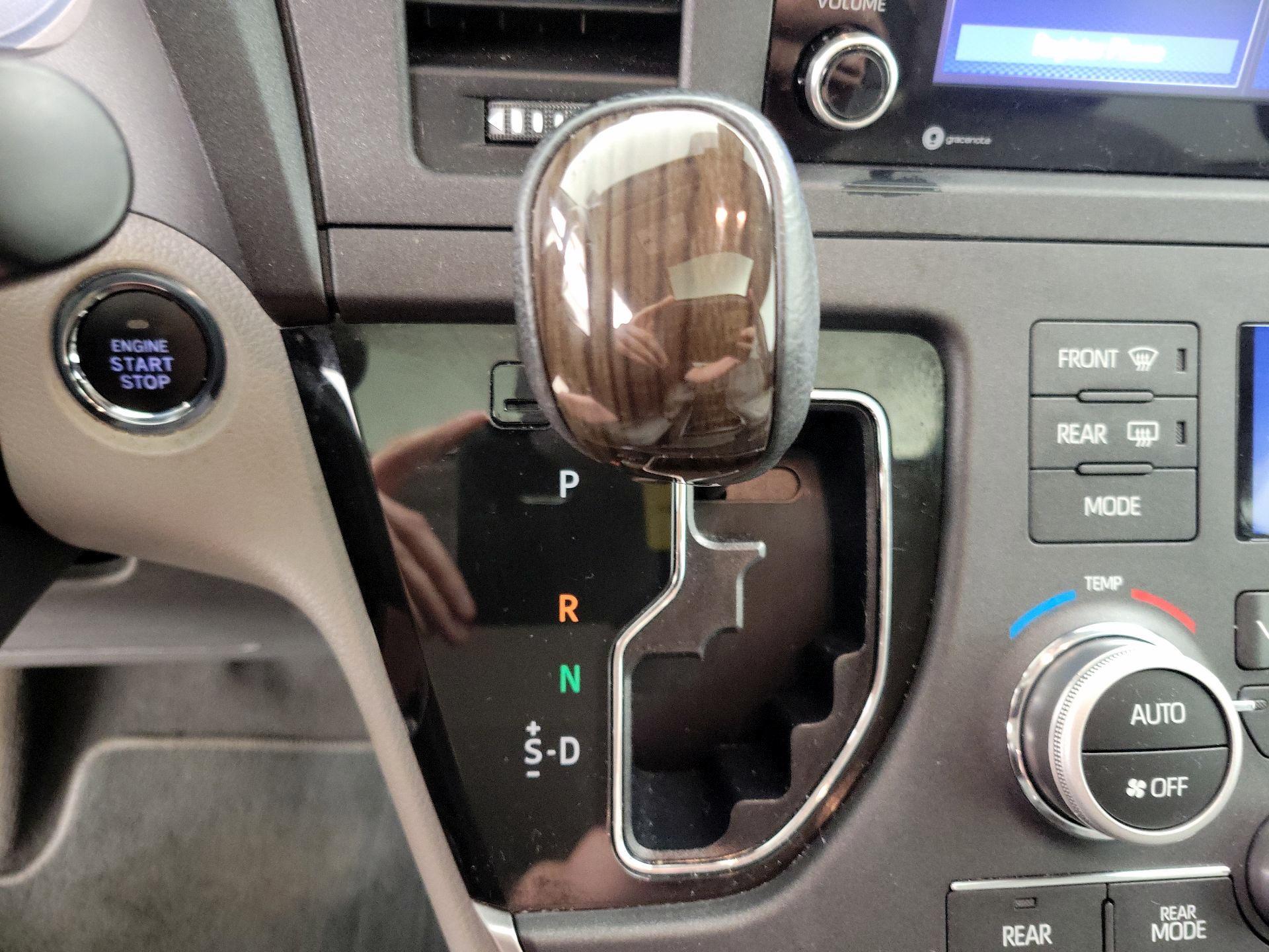 Thumbnail: 2020 Toyota Sienna - 17
