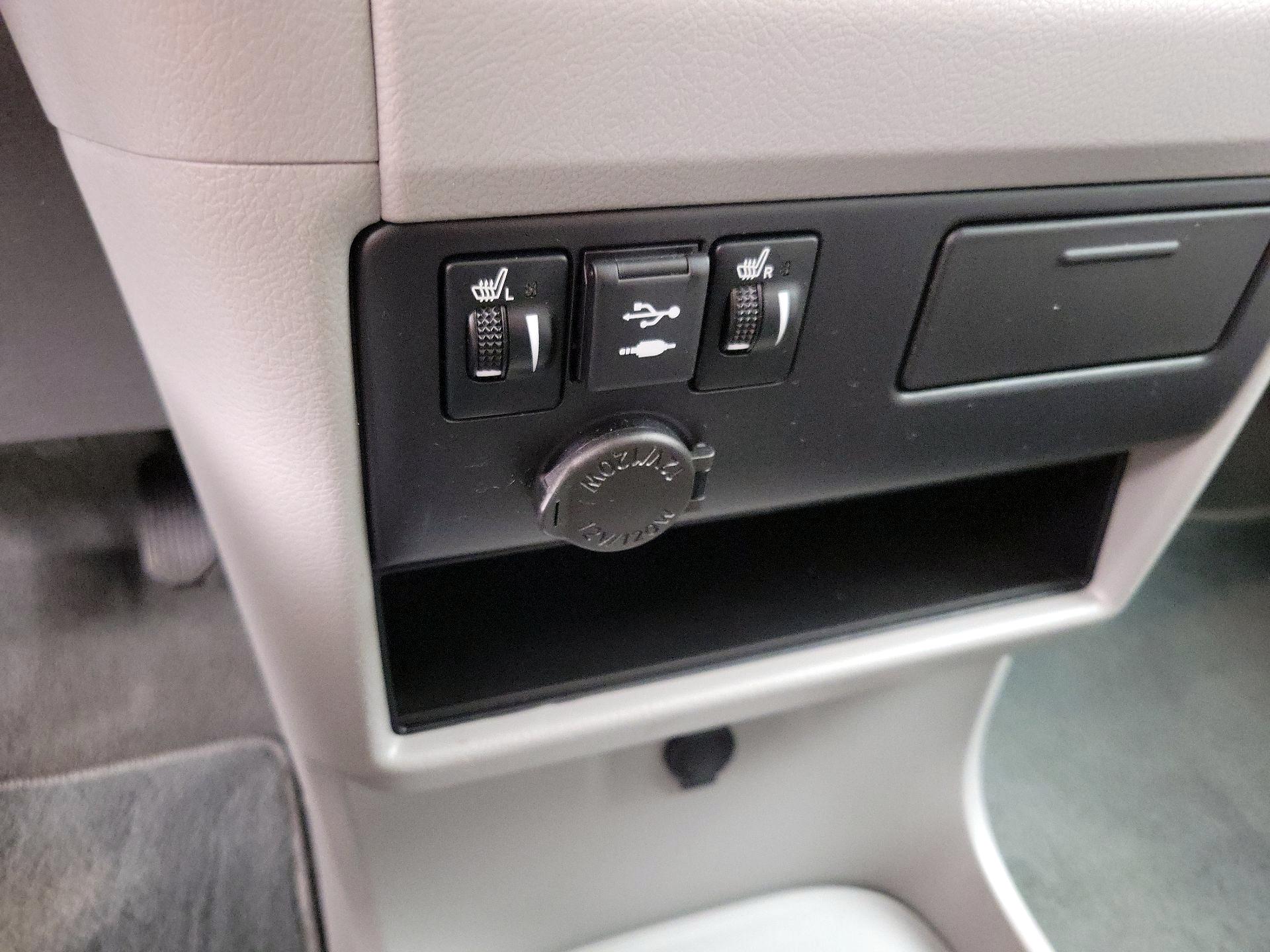 Thumbnail: 2020 Toyota Sienna - 18