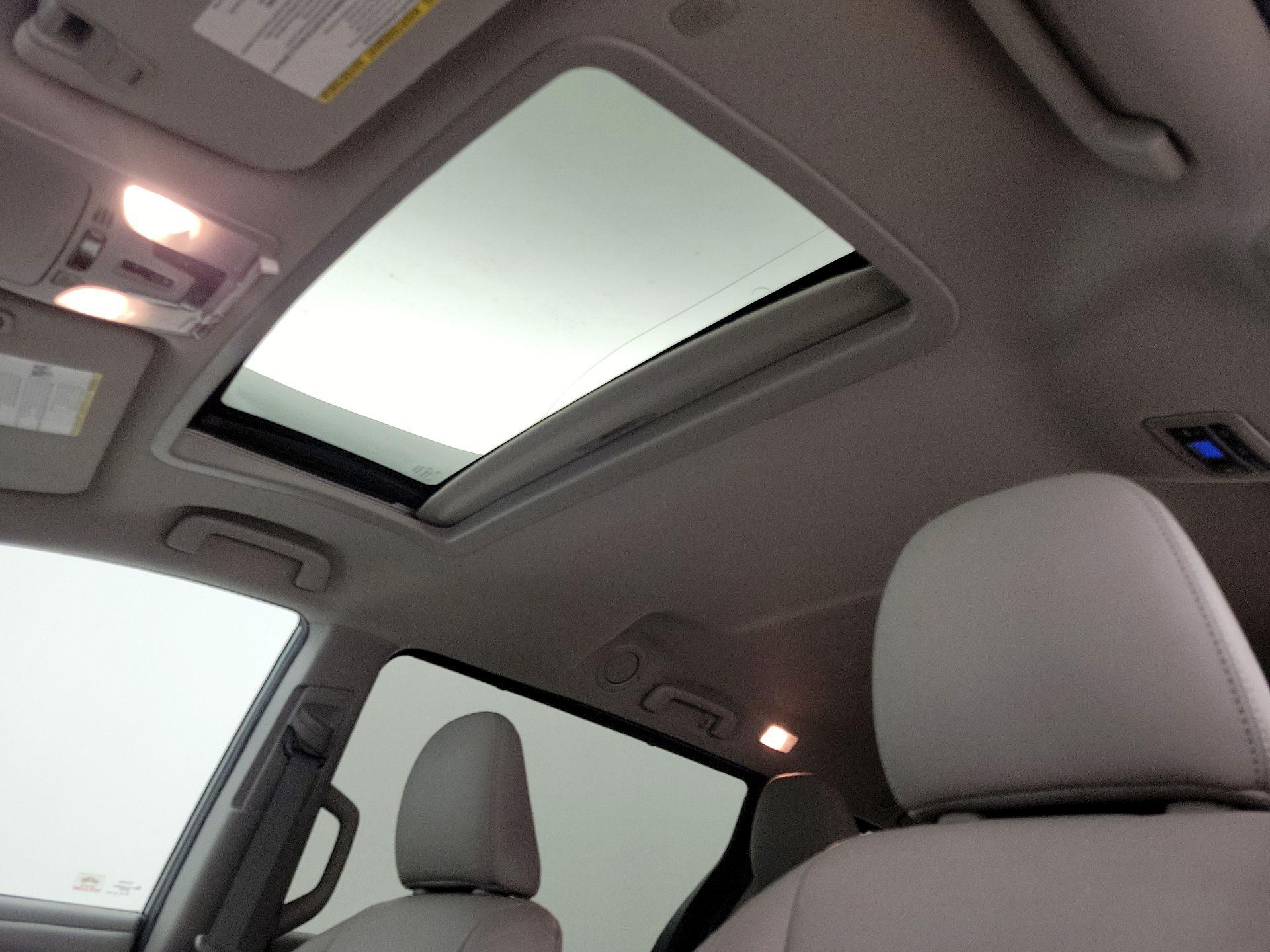 Thumbnail: 2020 Toyota Sienna - 19
