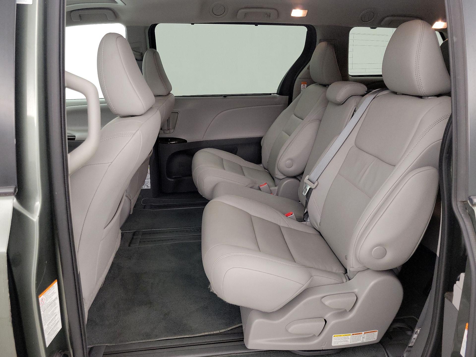 Thumbnail: 2020 Toyota Sienna - 20