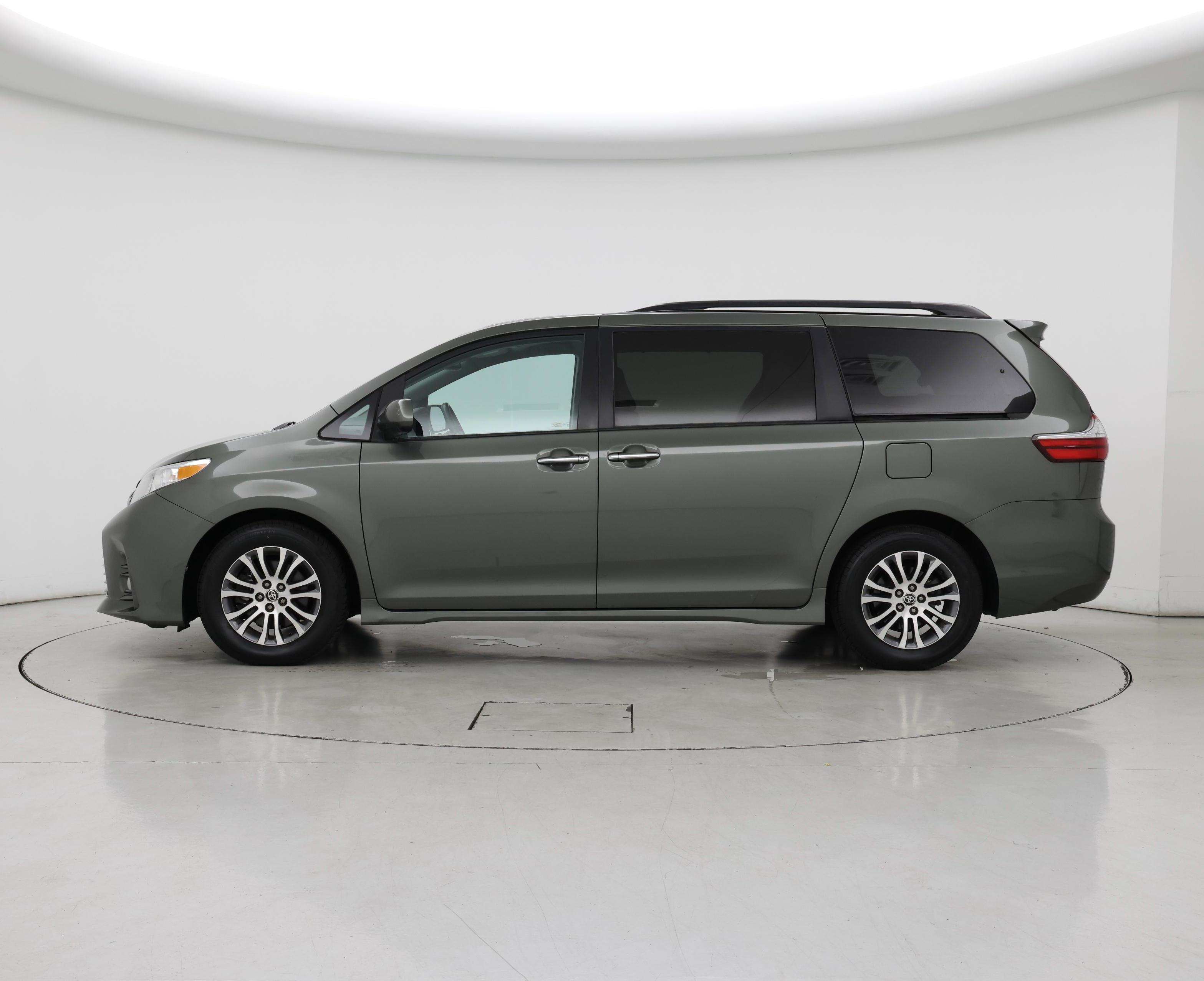 Thumbnail: 2020 Toyota Sienna - 3