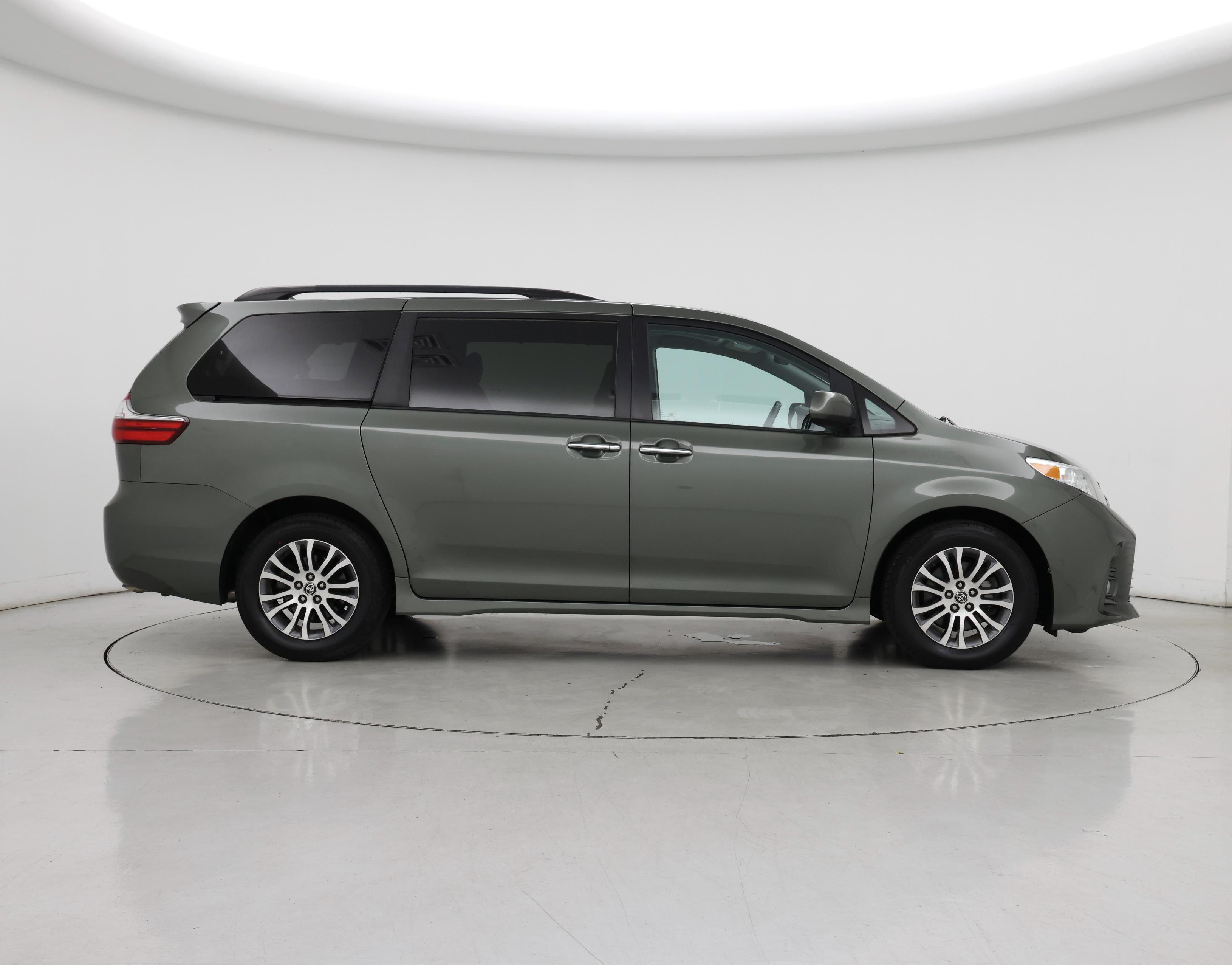 Thumbnail: 2020 Toyota Sienna - 7