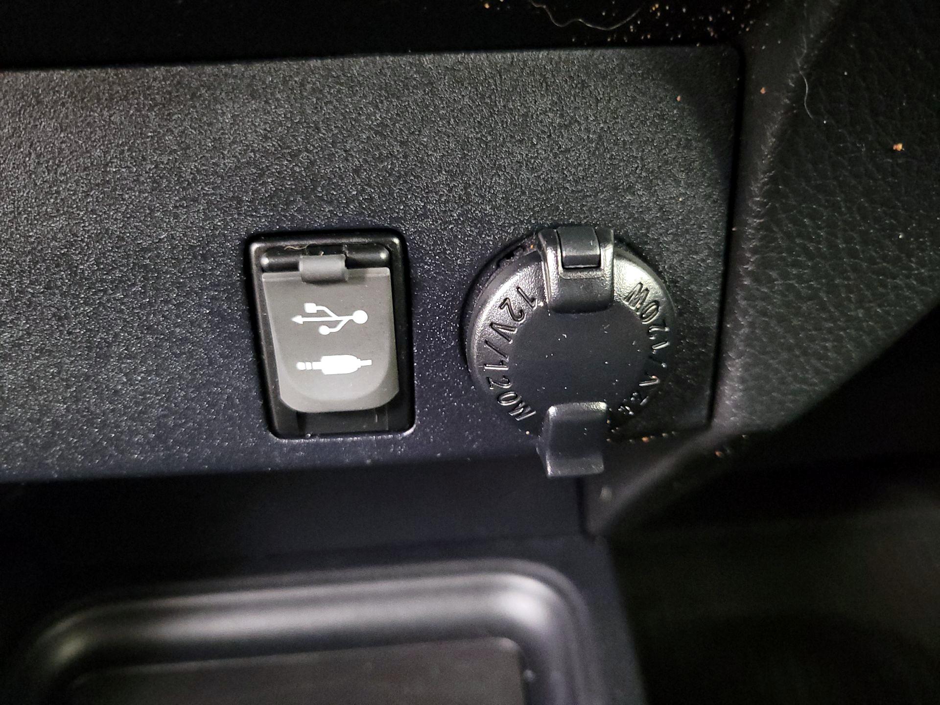 Thumbnail: 2016 Toyota RAV4 - 18