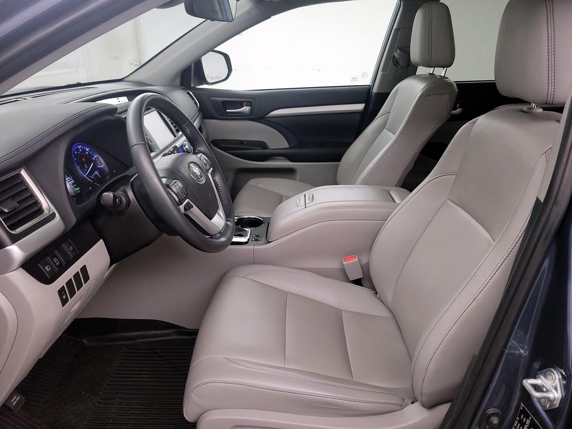 Thumbnail: 2019 Toyota Highlander - 11