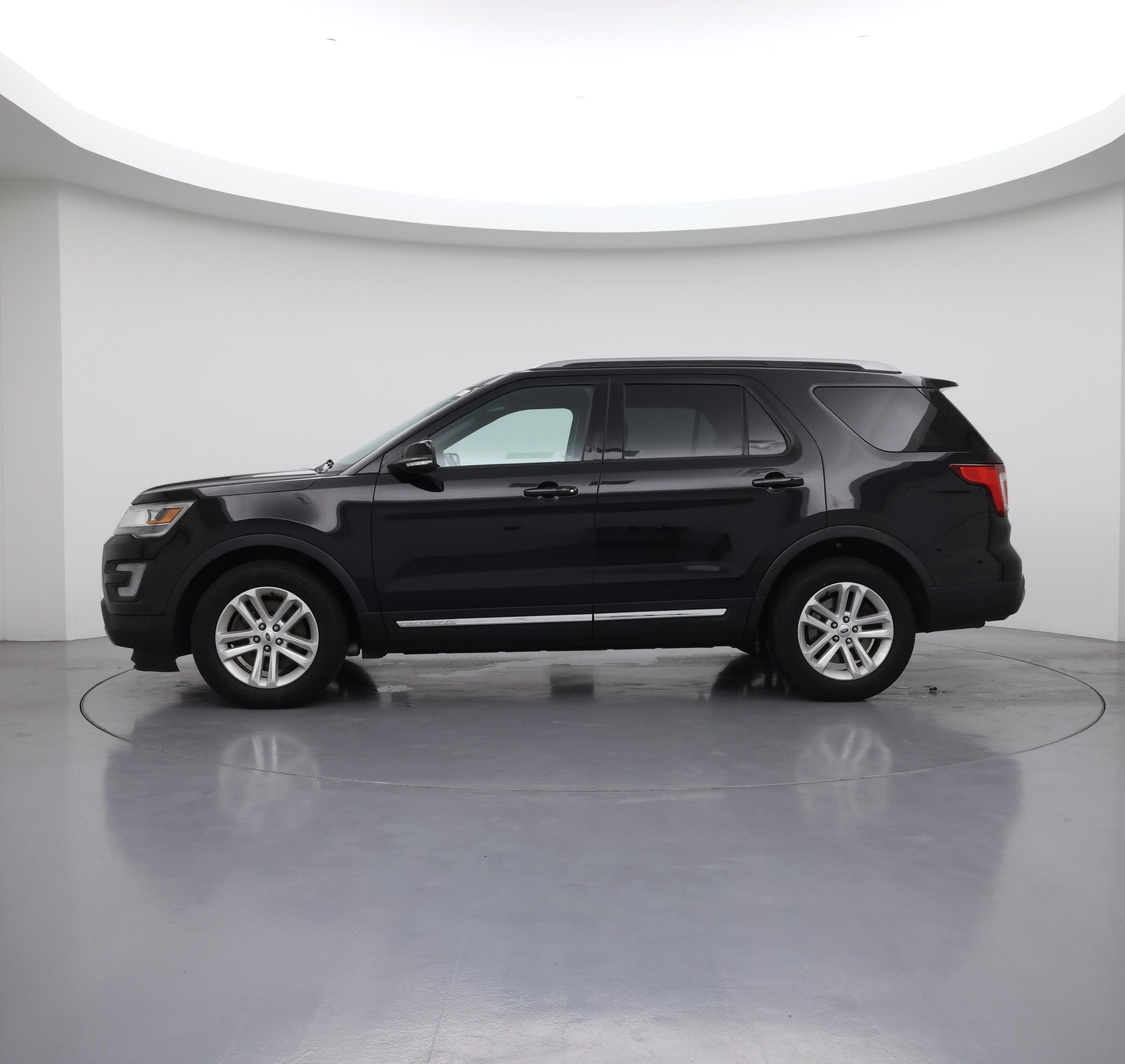 Thumbnail: 2017 Ford Explorer - 3