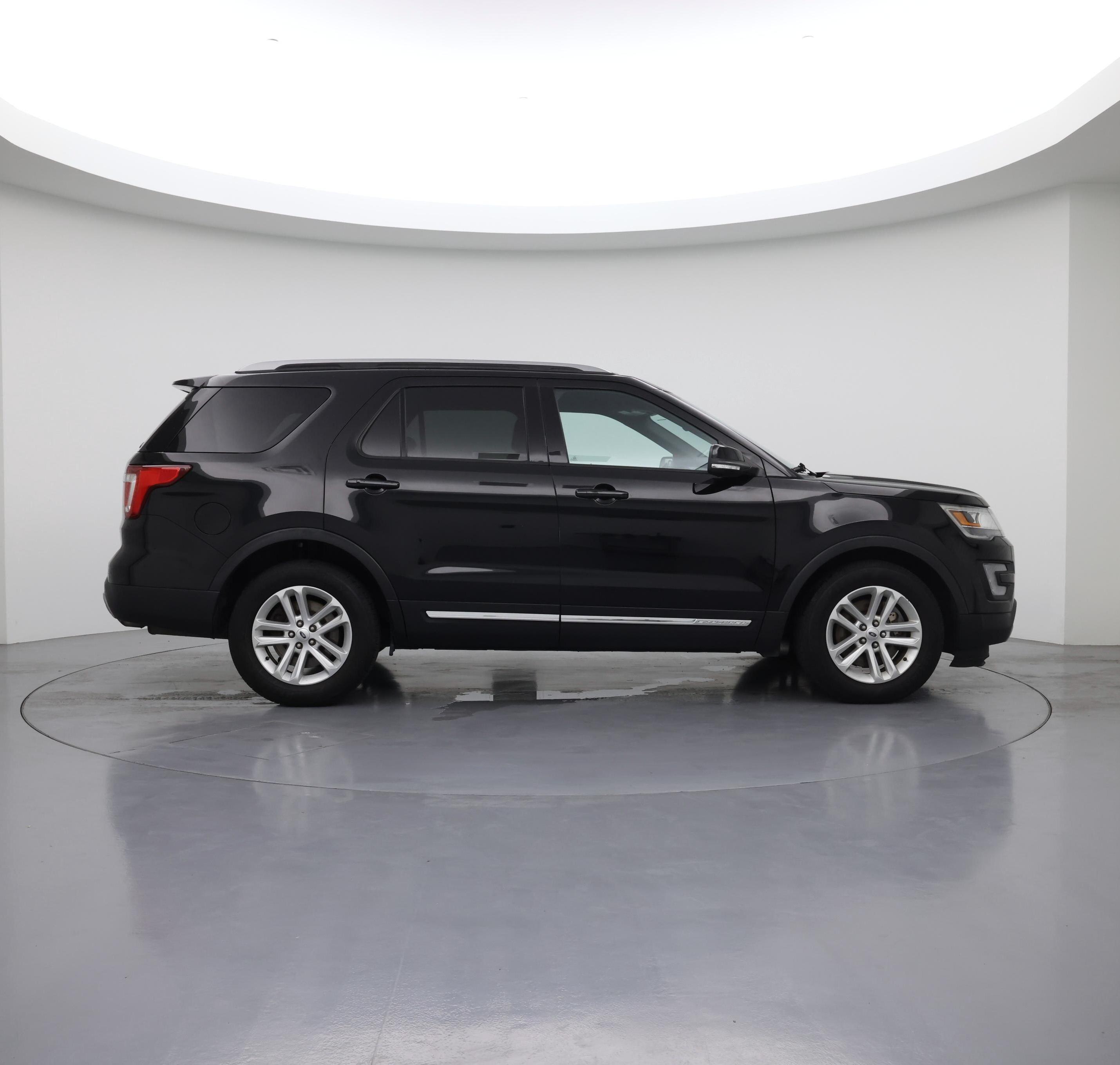 Thumbnail: 2017 Ford Explorer - 7