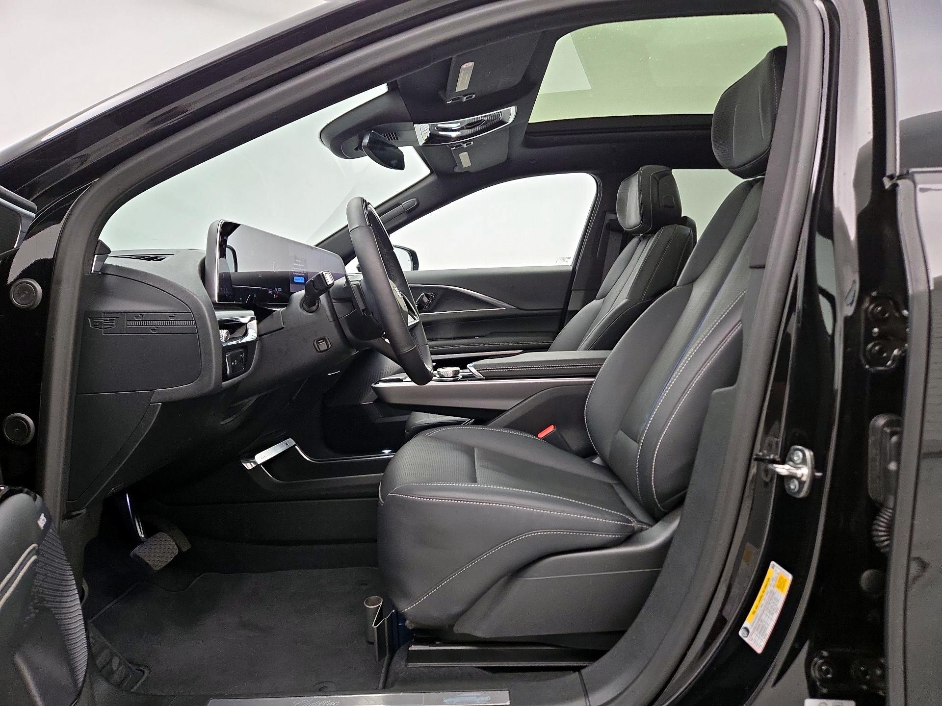 Thumbnail: 2024 Cadillac Lyriq - 11