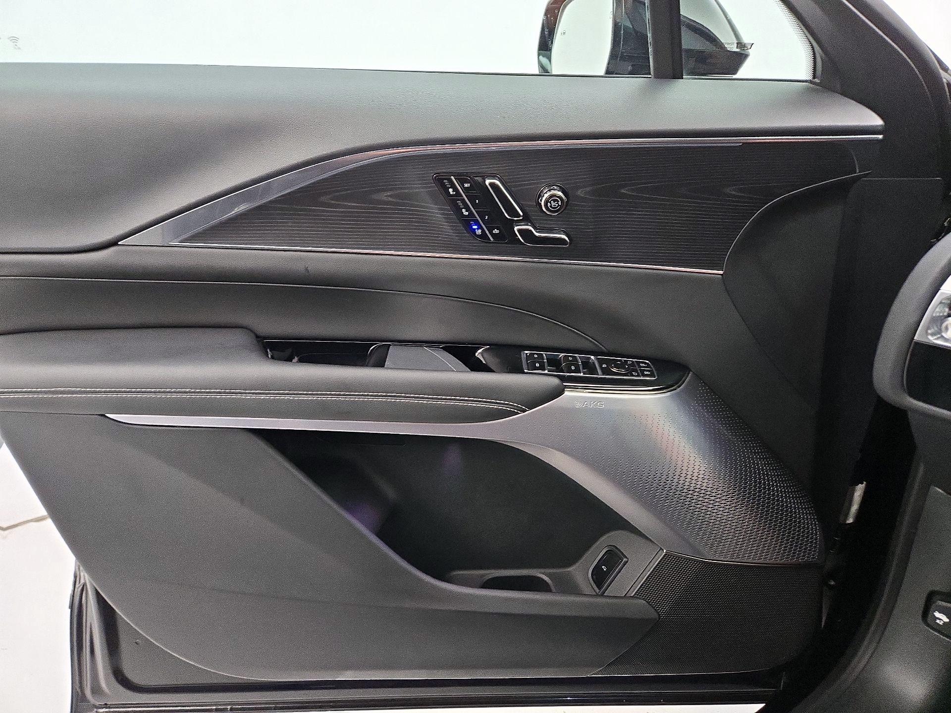 Thumbnail: 2024 Cadillac Lyriq - 12