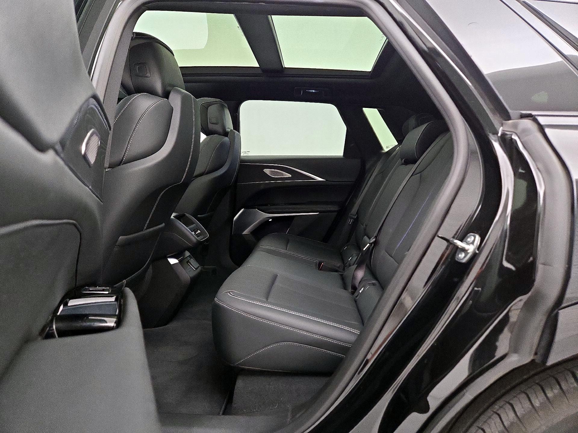 Thumbnail: 2024 Cadillac Lyriq - 20