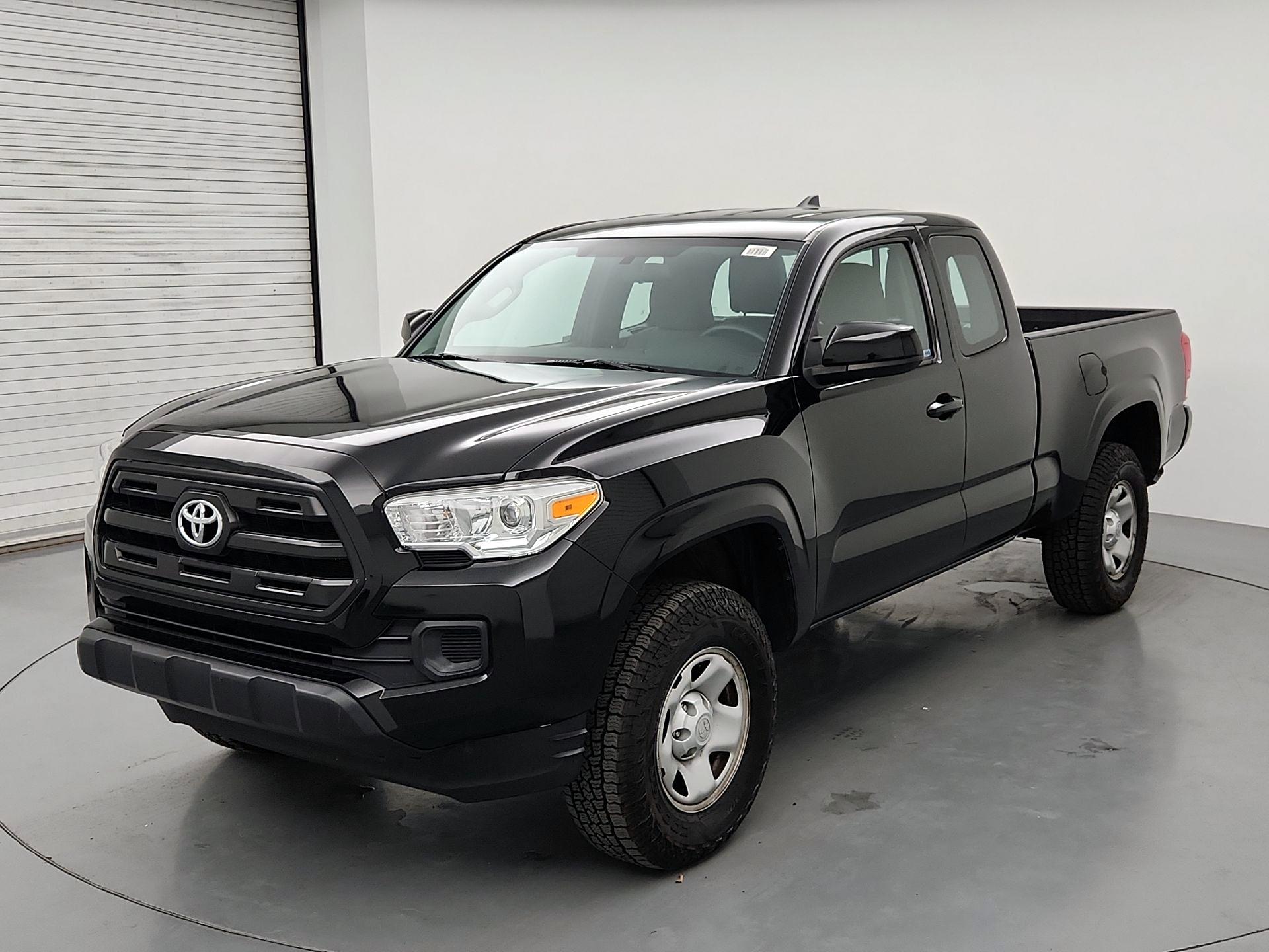 Thumbnail: 2017 Toyota Tacoma - 3
